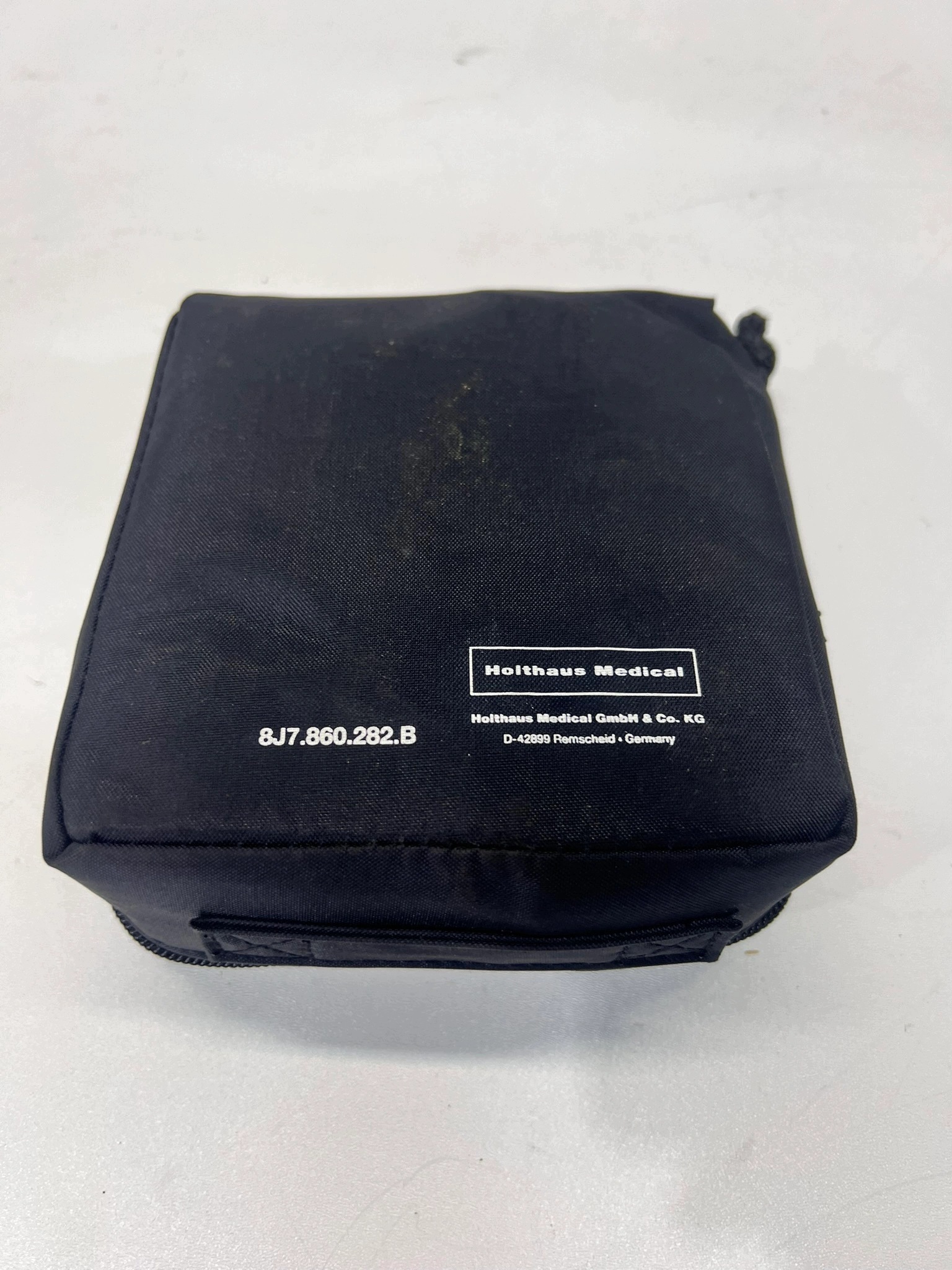 first aid kit PIERWSZEJ POMOCY AUDI 8J7860282B