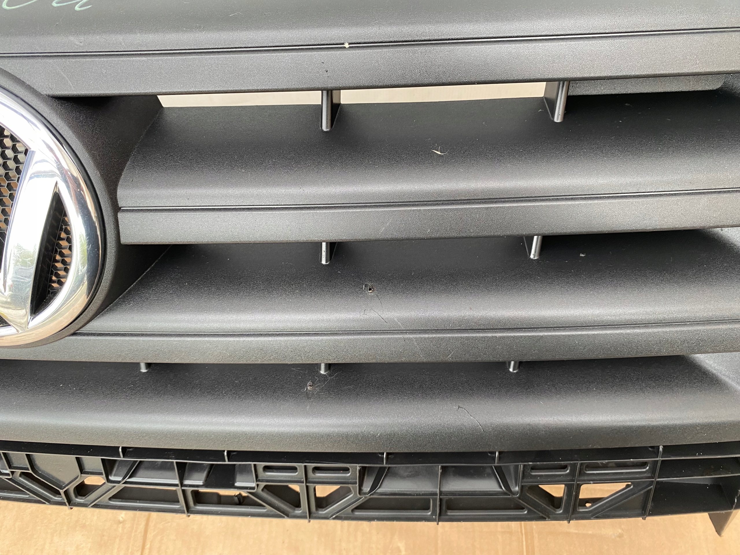 VW CRAFTER LIFT 2011- GRIGLIA EMBLEMAT CHROM Originale 2E0853653