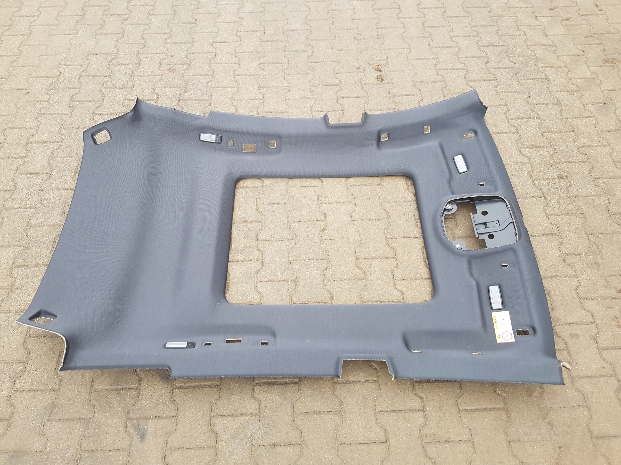 MASERATI LEVANTE CIELO INTERNO completa