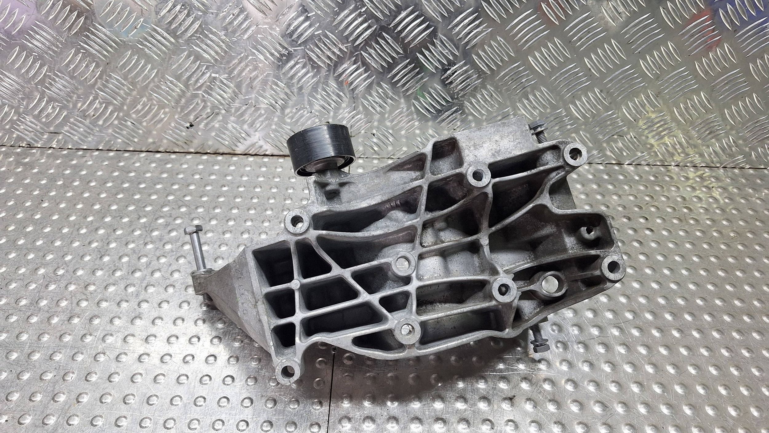 supporto Porta alternatore 7802639 BMW E84 X1 E81 E82 E87 E90 E60 N47 2.0 D