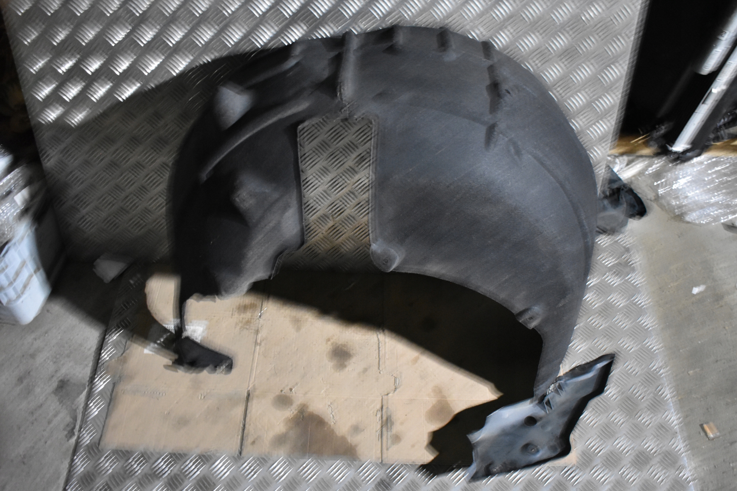 IDEALNE mudguard rear. left PORSCHE TAYCAN 1