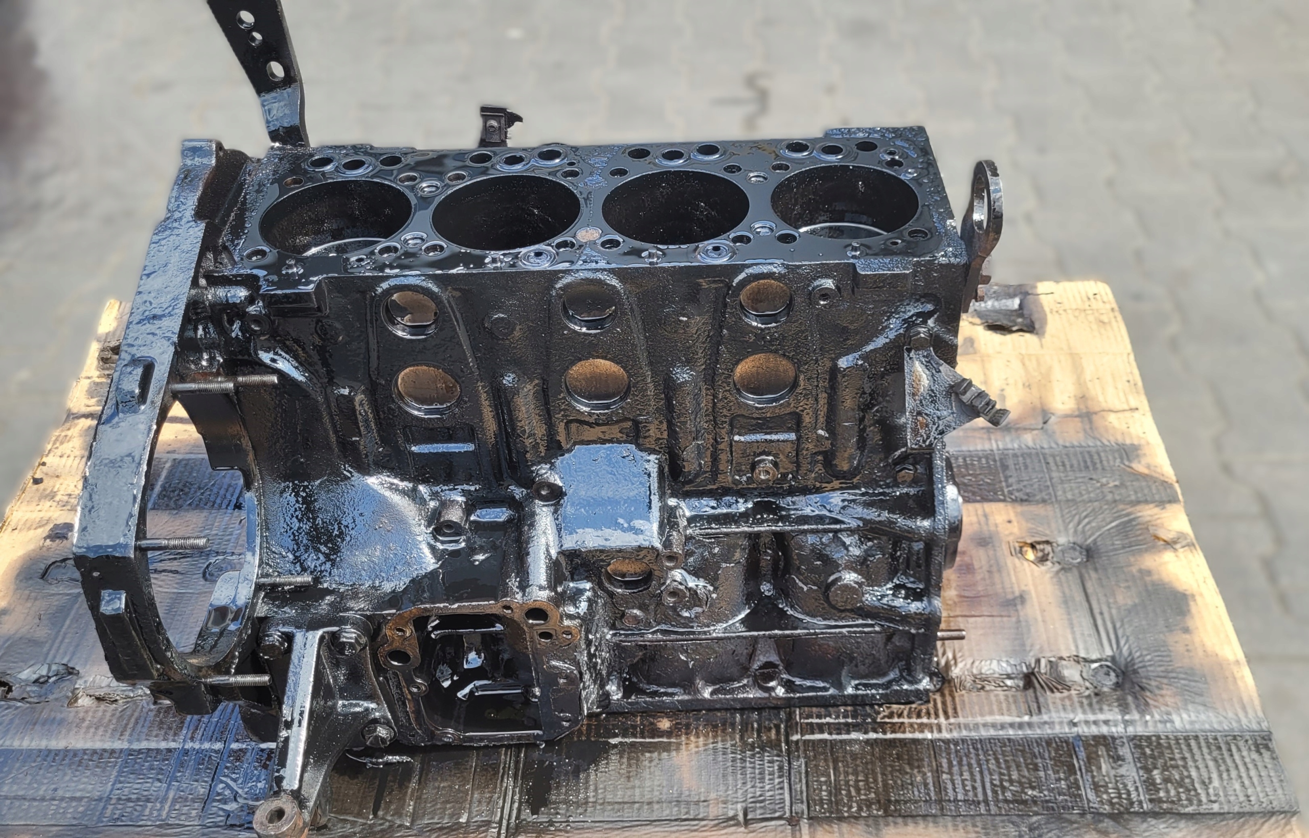 BLOK SILNIKA Z UKŁADEM KORBOWO TŁOKOWYM MAN L2000 D0834 Producent części MAN OE