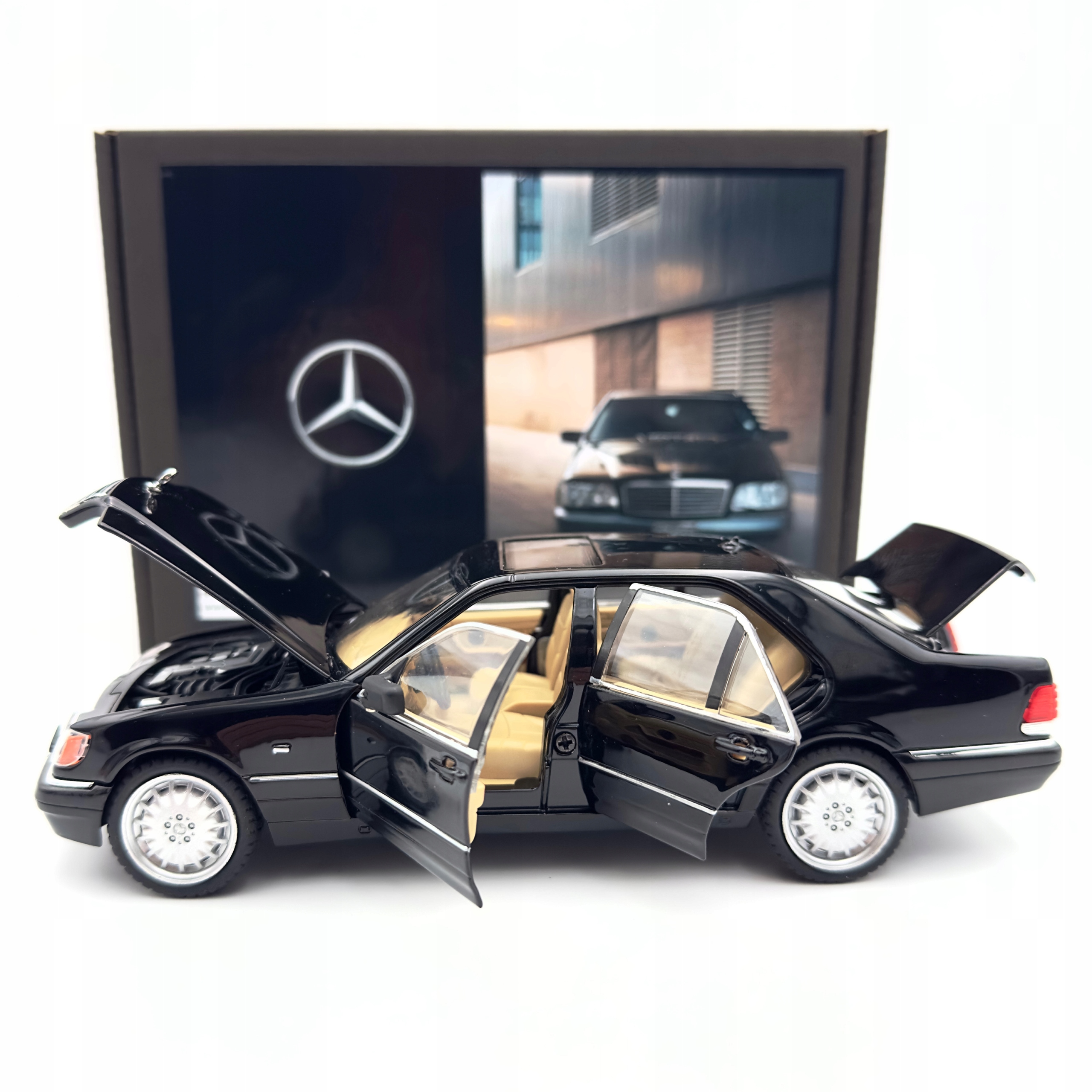 Model samochodu Mercedes Benz W140 320SEL w skali 1:24 Marka bez marki