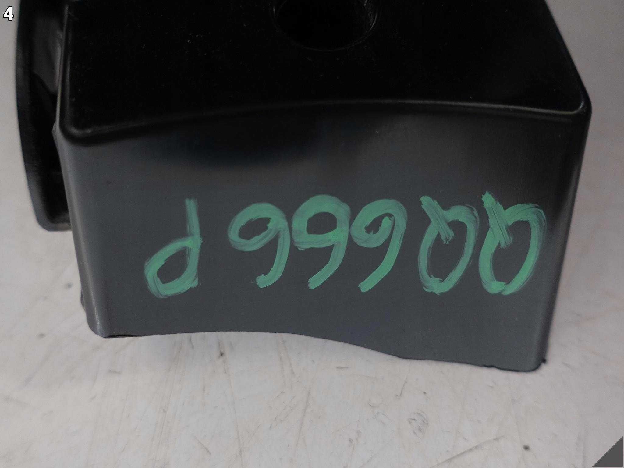 VW ID3 ID.3 10A 19-26 support holder bracket W bumper right rear part