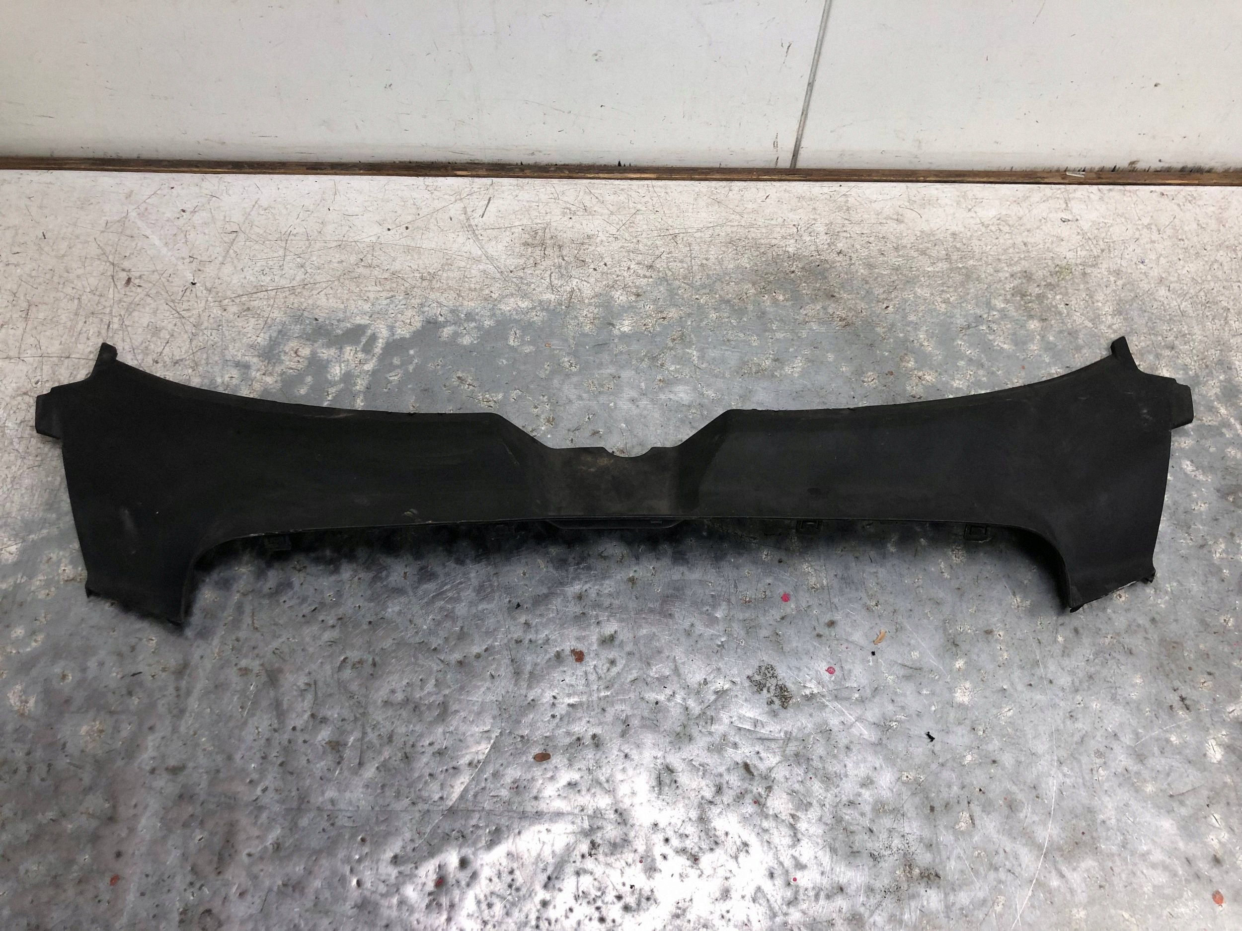 kryt stěny předního AUDI A6 C6 4F0807081