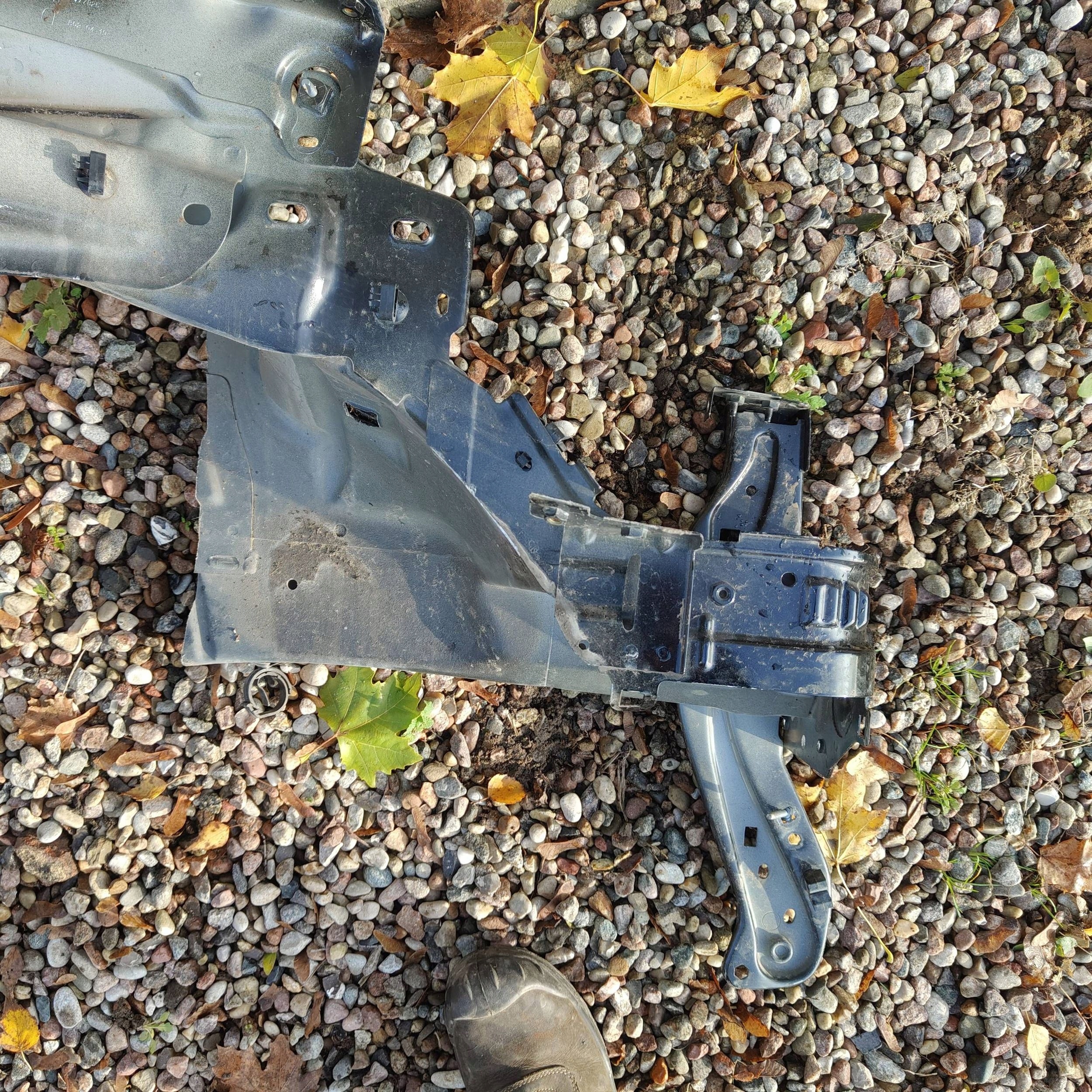 quarter front front side right Peugeot 2008 and