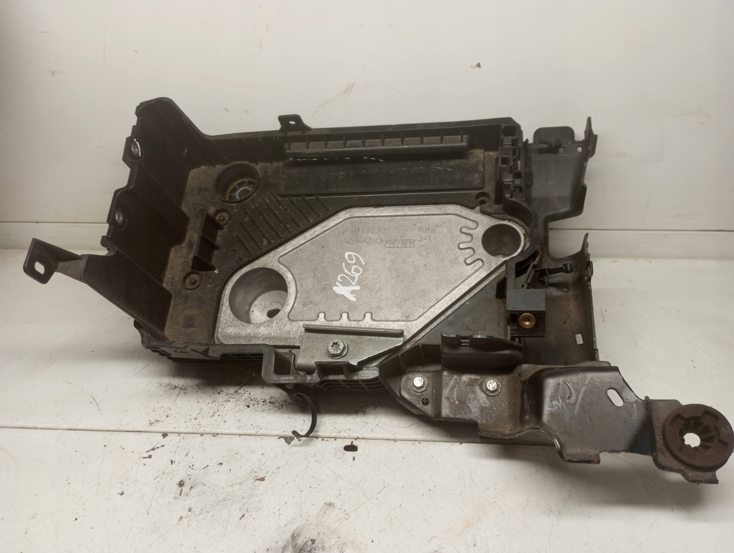 Podstawa akumulatora clio V P1011233