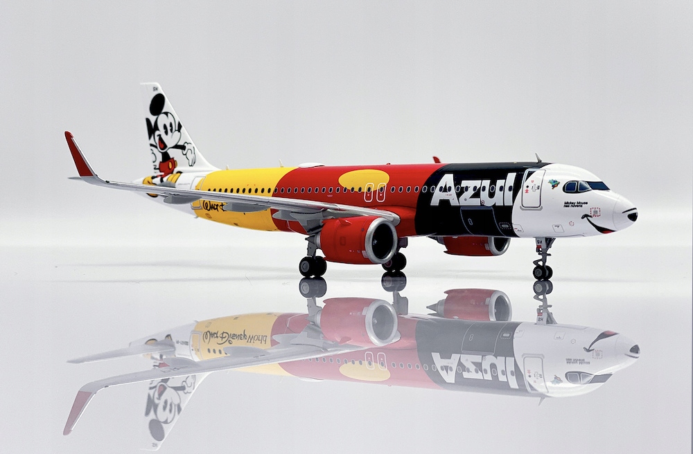 Model letadla Airbus A320neo Azul Mickey Mouse 1:200
