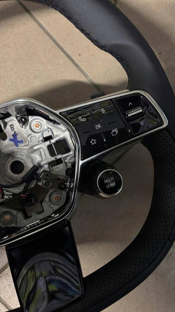 steering wheel, skorzana multifunkcja with shifting Renault Scenic E-Tech V 484005951R