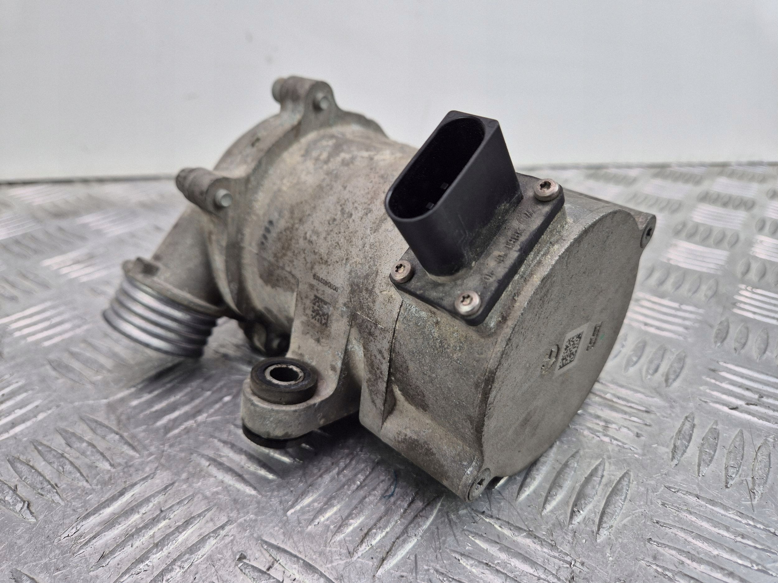 supplementary water pump BMW 4 F32 F33 420i 7597715 N20B20B