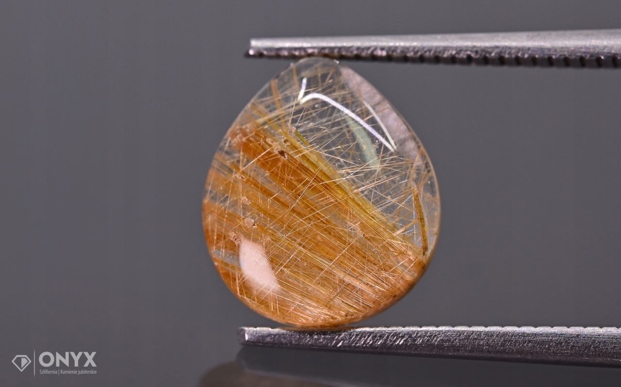 Křemen s rutilem nízký kabošon slza 10x9 mm