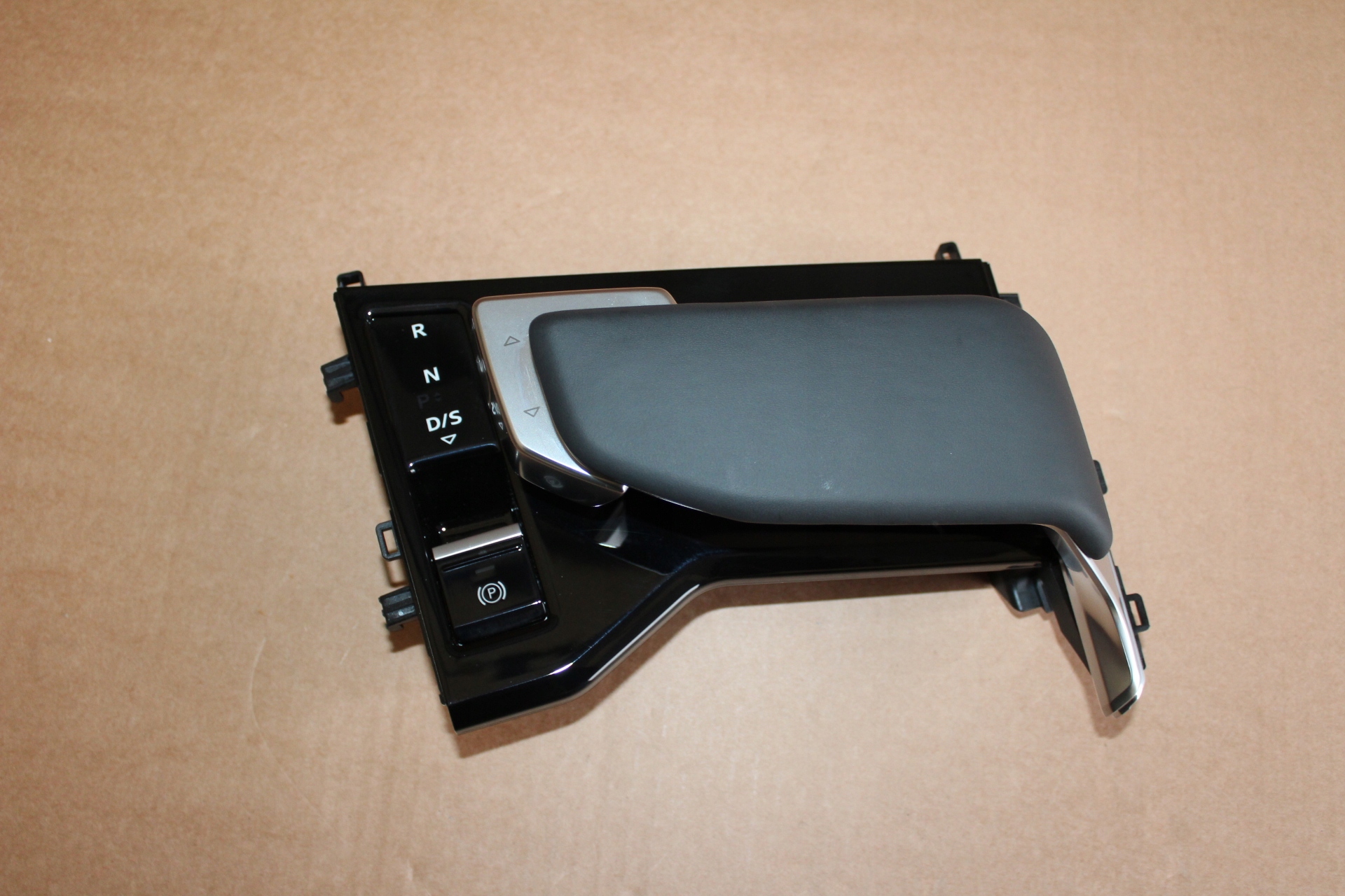 Lewarek WYBIERAK JAK NOWY biegów Audi e-tron