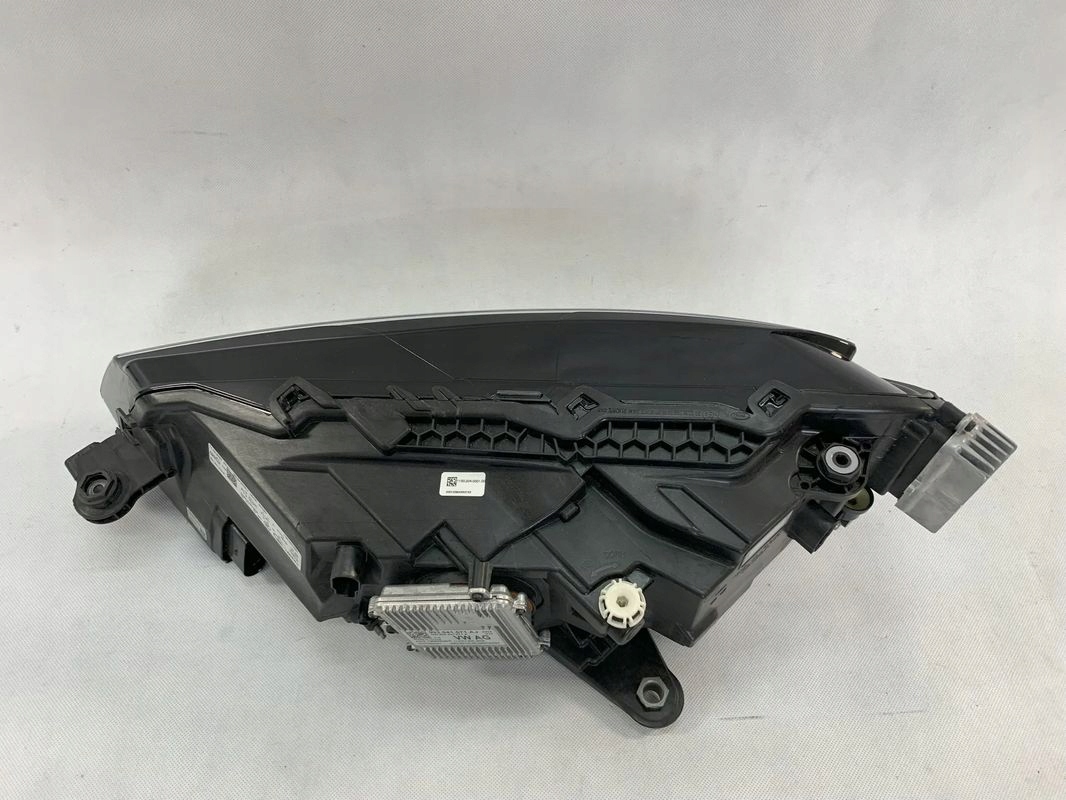 Skoda Superb 3 III FL 19r Reflektor right light right Lift 2019