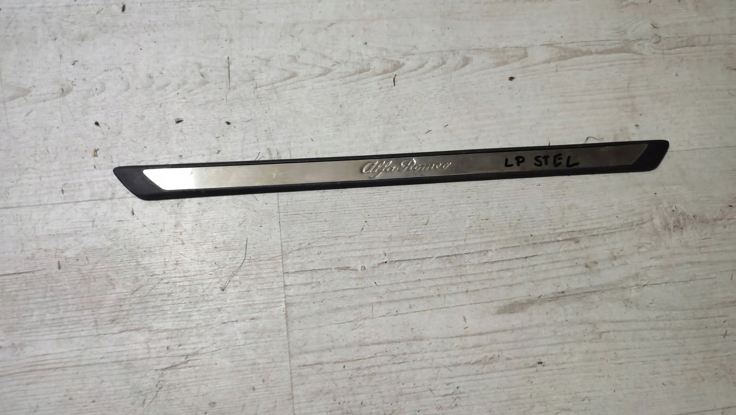 Alfa Romeo Stelvio 2021 front side left cover / cap of the threshold