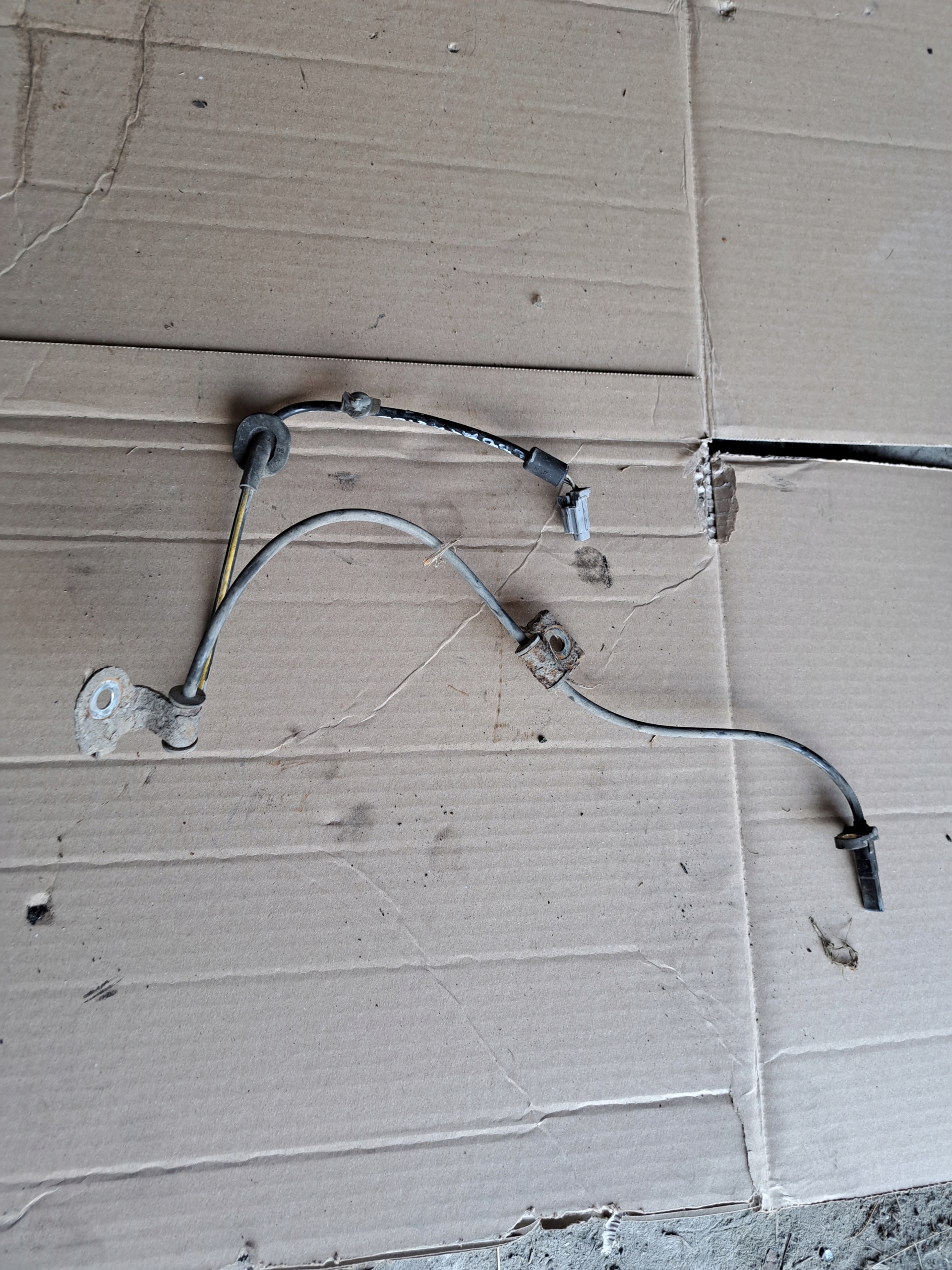 sensor ABS left front SUBARU LEGACY IV 2.0 D 27540AG11