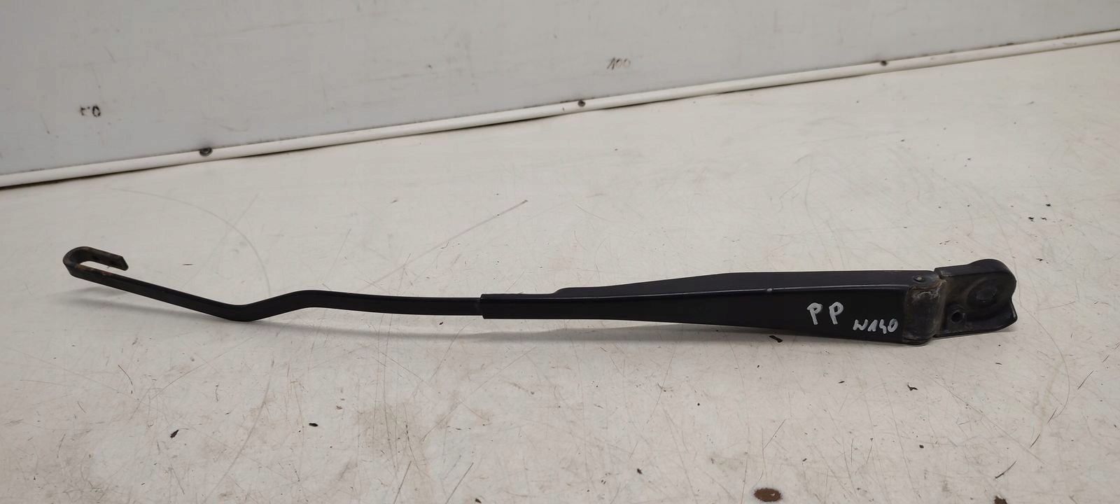 wiper arm right Mercedes W140 3,2
