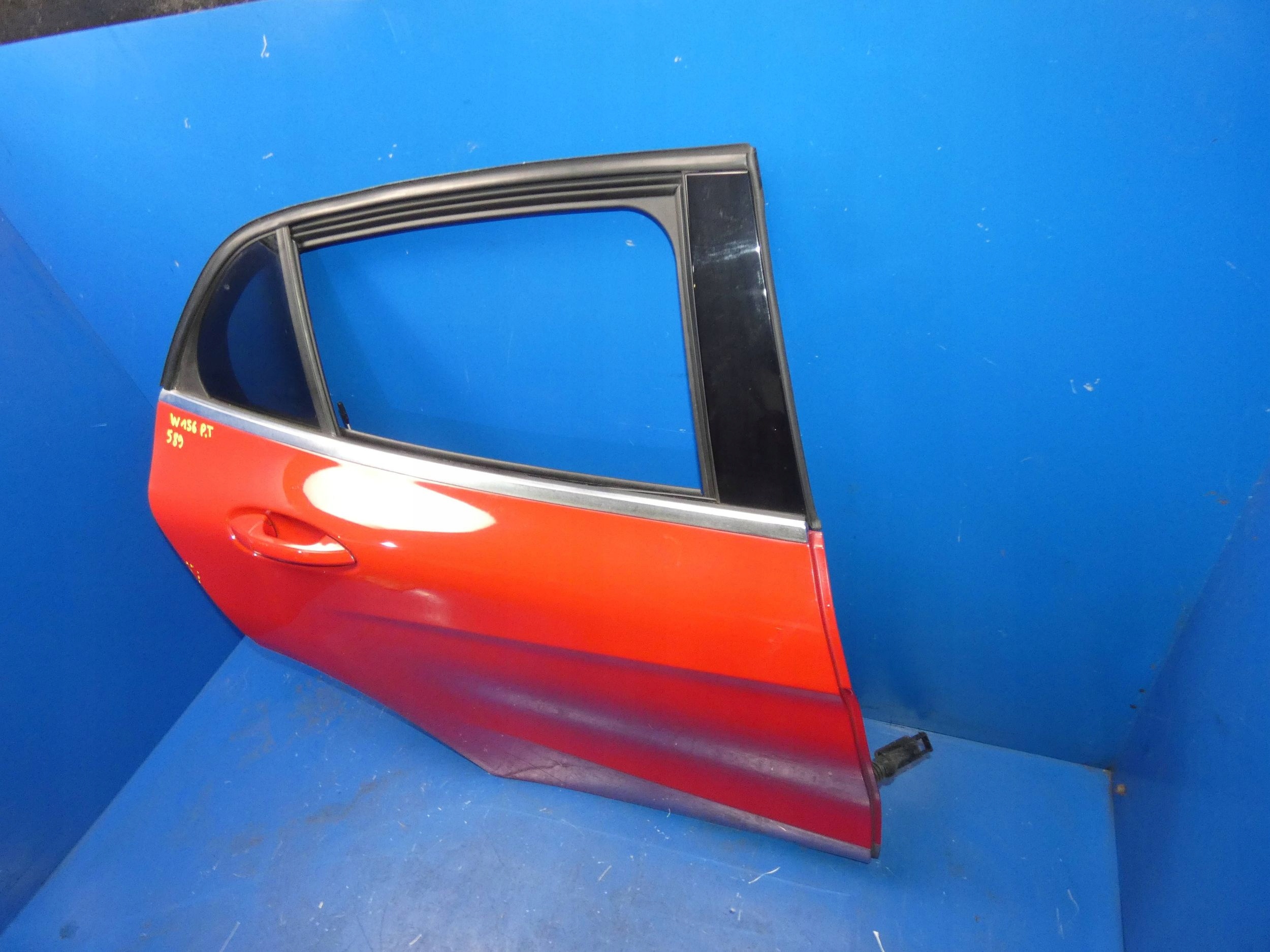 MERCEDES GLA W156 door right rear part rear. complete