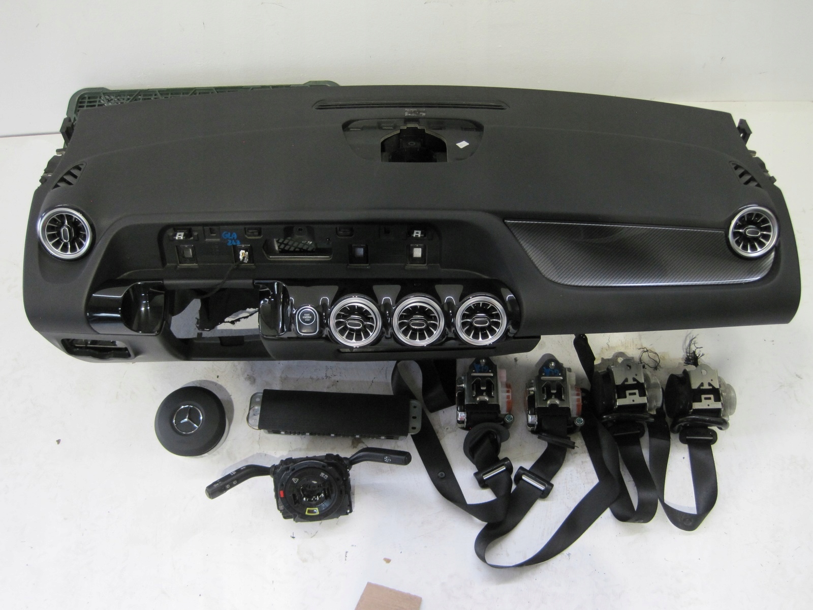 dashboard Mercedes GLA 247