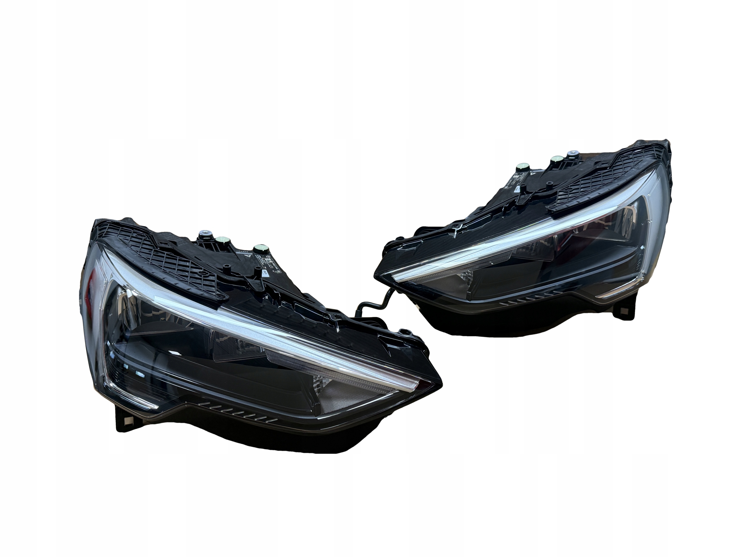 AUDI Q3 83A Leuchte vorne LED 83A941011