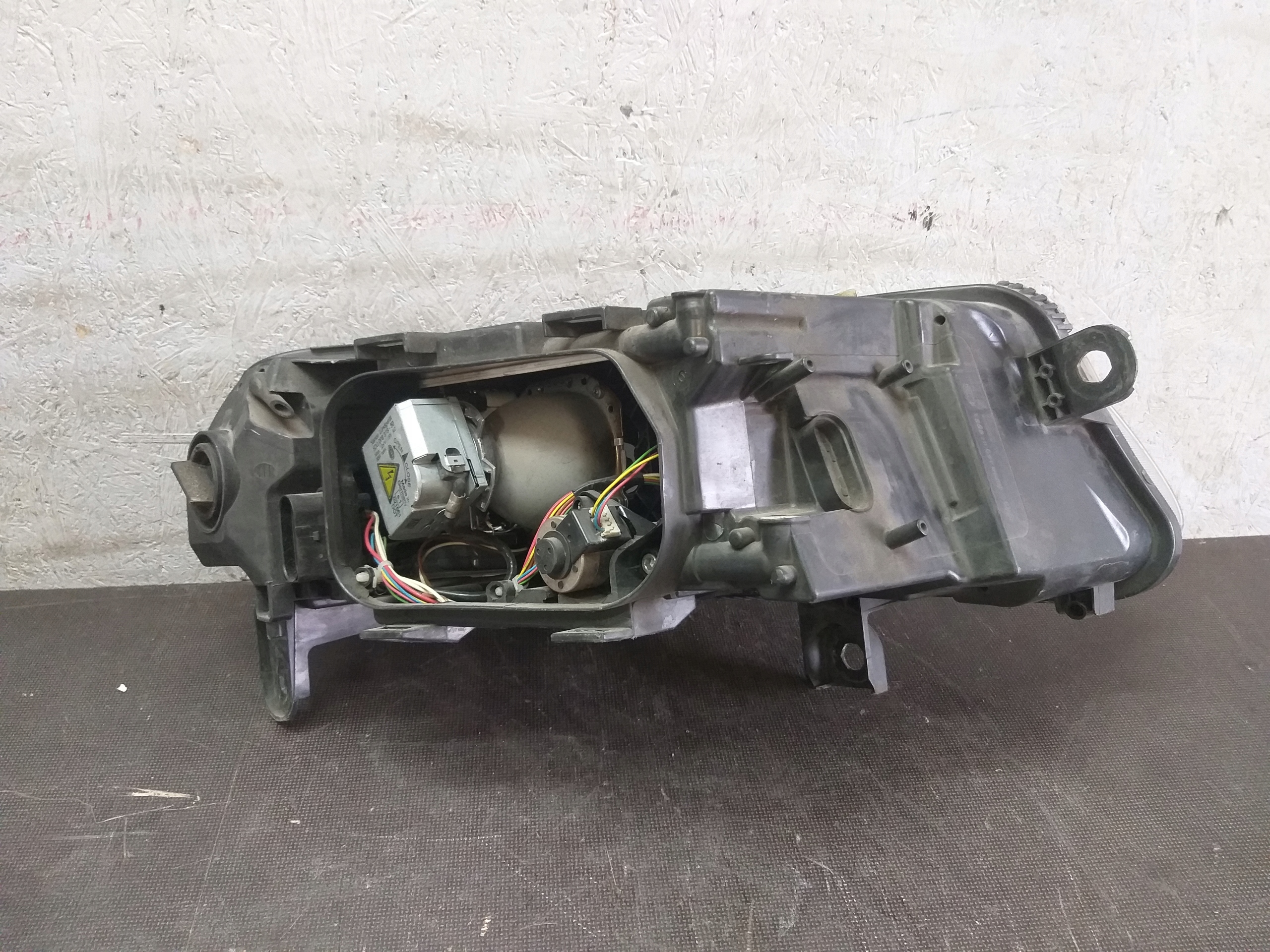 LIGHT FRONT LEFT AUDI A6 C6 XENON 4F0941003