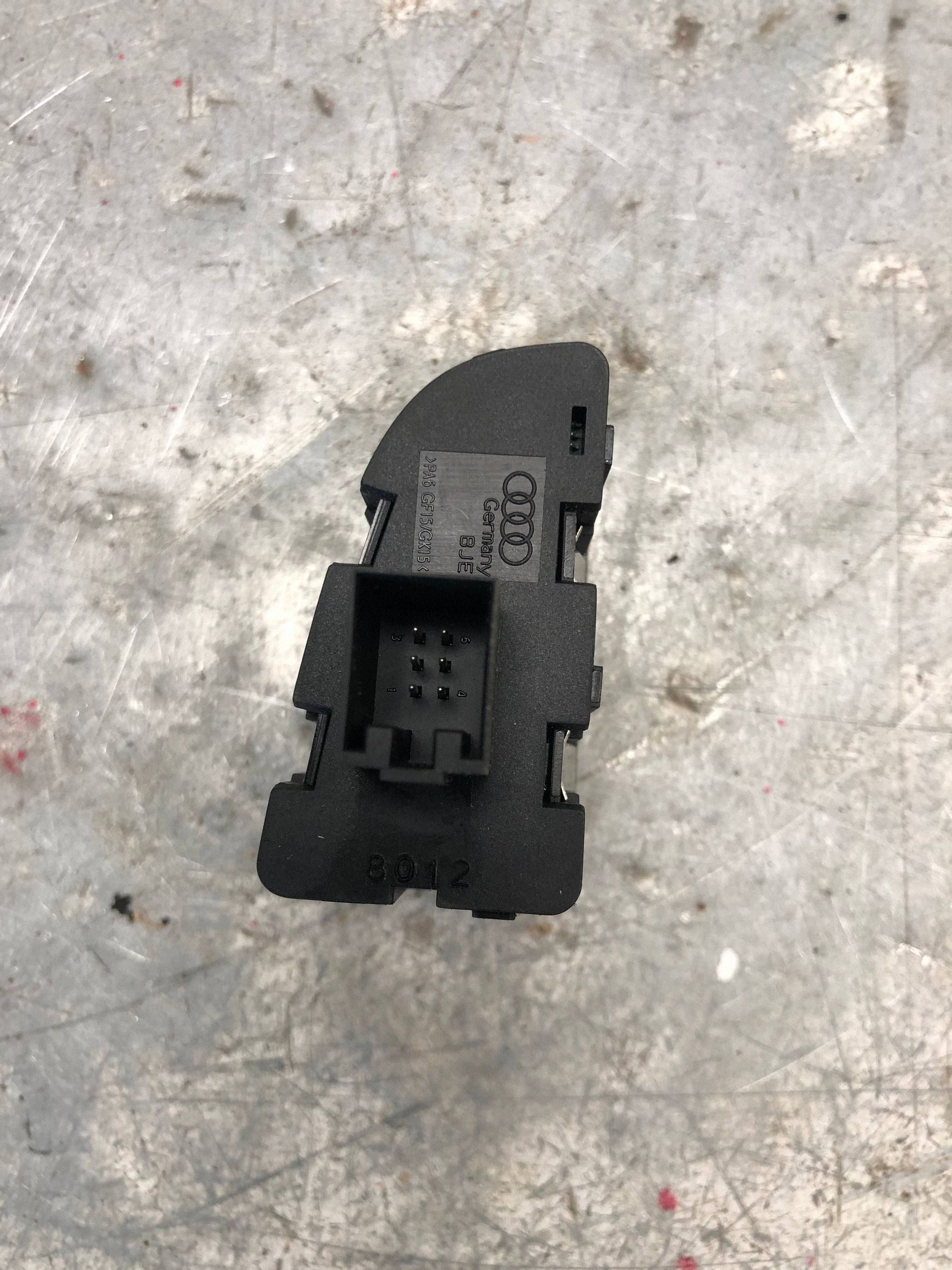 Schalter OTWIERANIA Handschuhfach AUDI A6 C6 4F1927227B