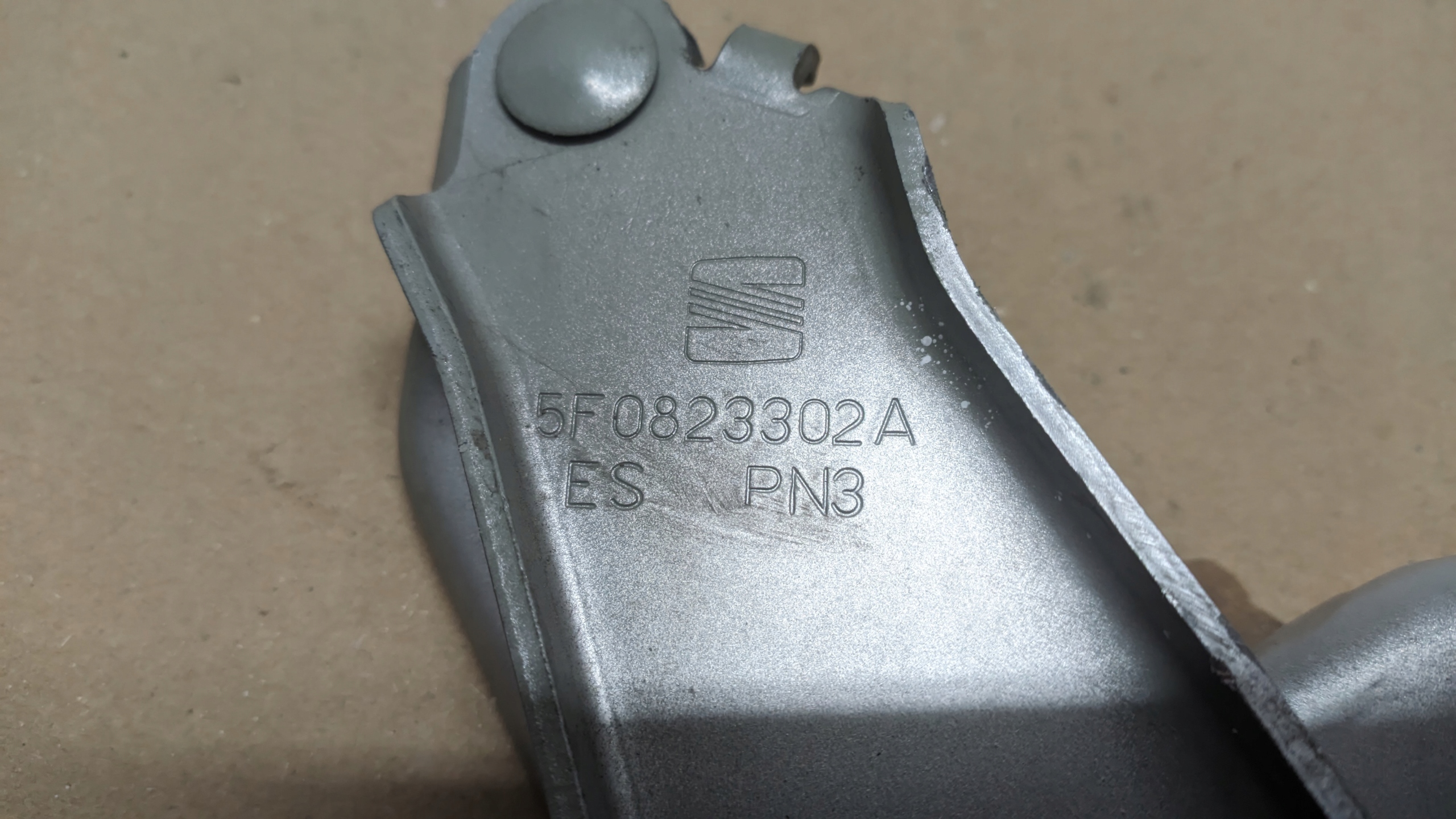 SEAT LEON III 2.0 TDI 13R hinge bonnets right 5F0823302A