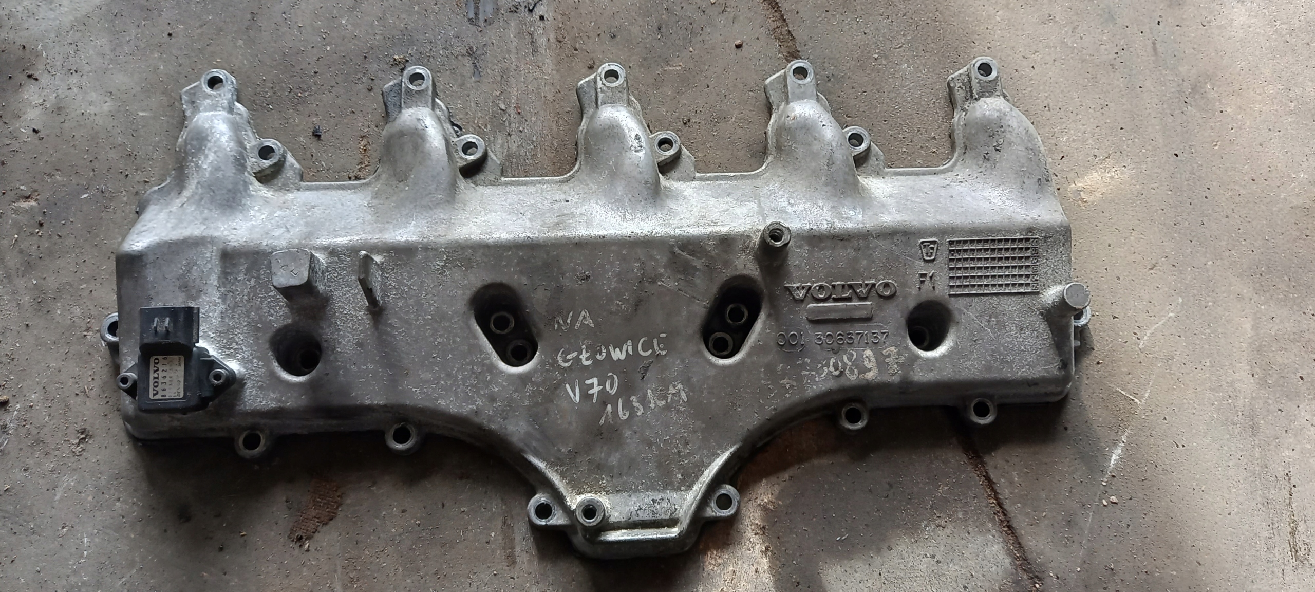Кришка клапана 30637137 VOLVO V70 II S60 2.4 D5