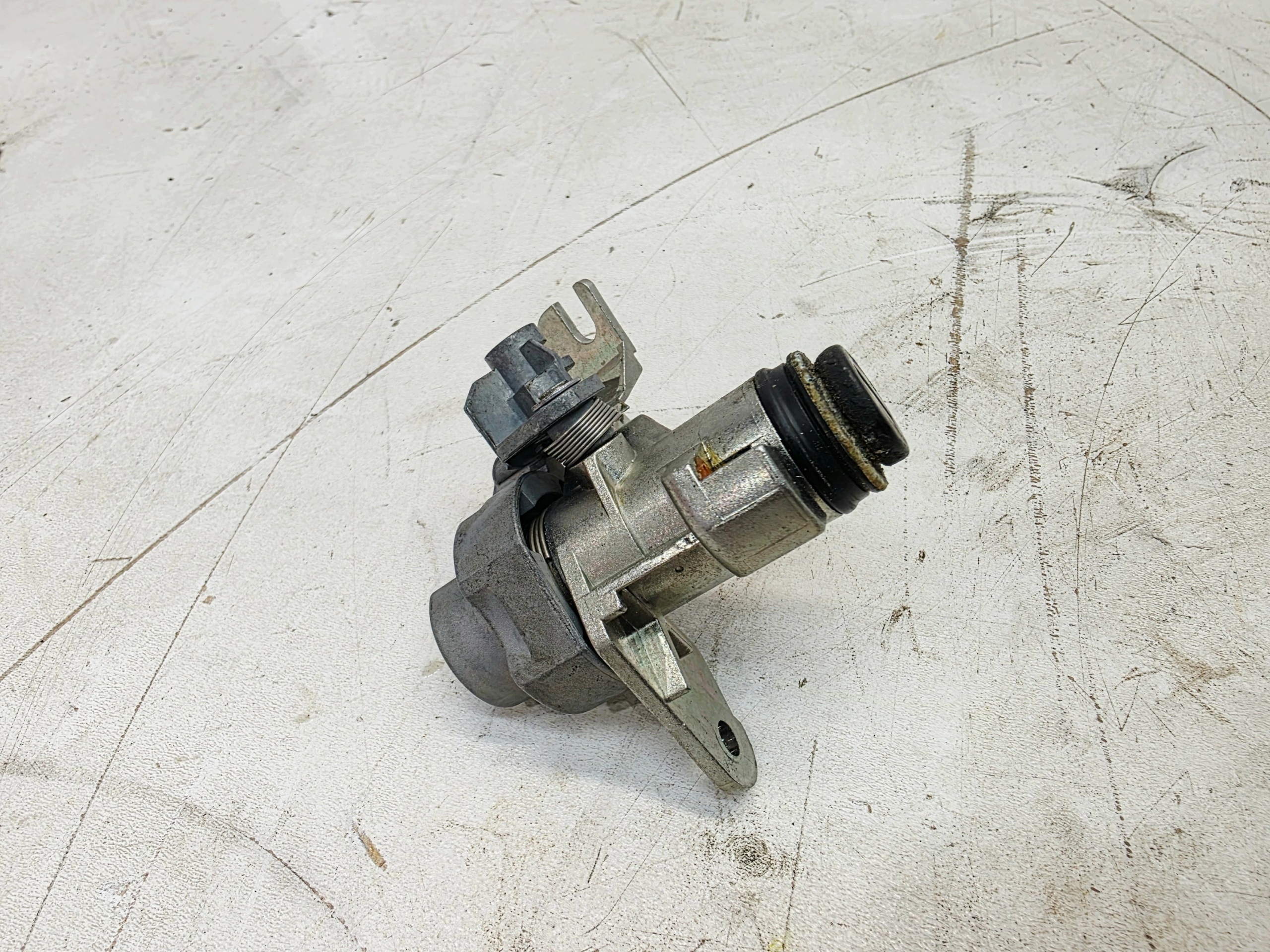 insert de la serrure du capot coffre arrière AUDI A3 A4 A5 A6 Q7 8E0827573D