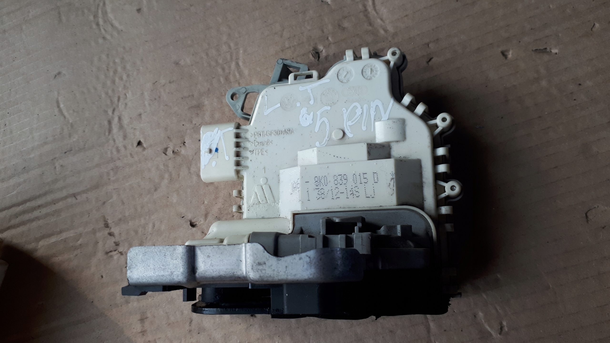 S4 B8 LIFT A4 lock door left rear part 5 PIN A5 Q5