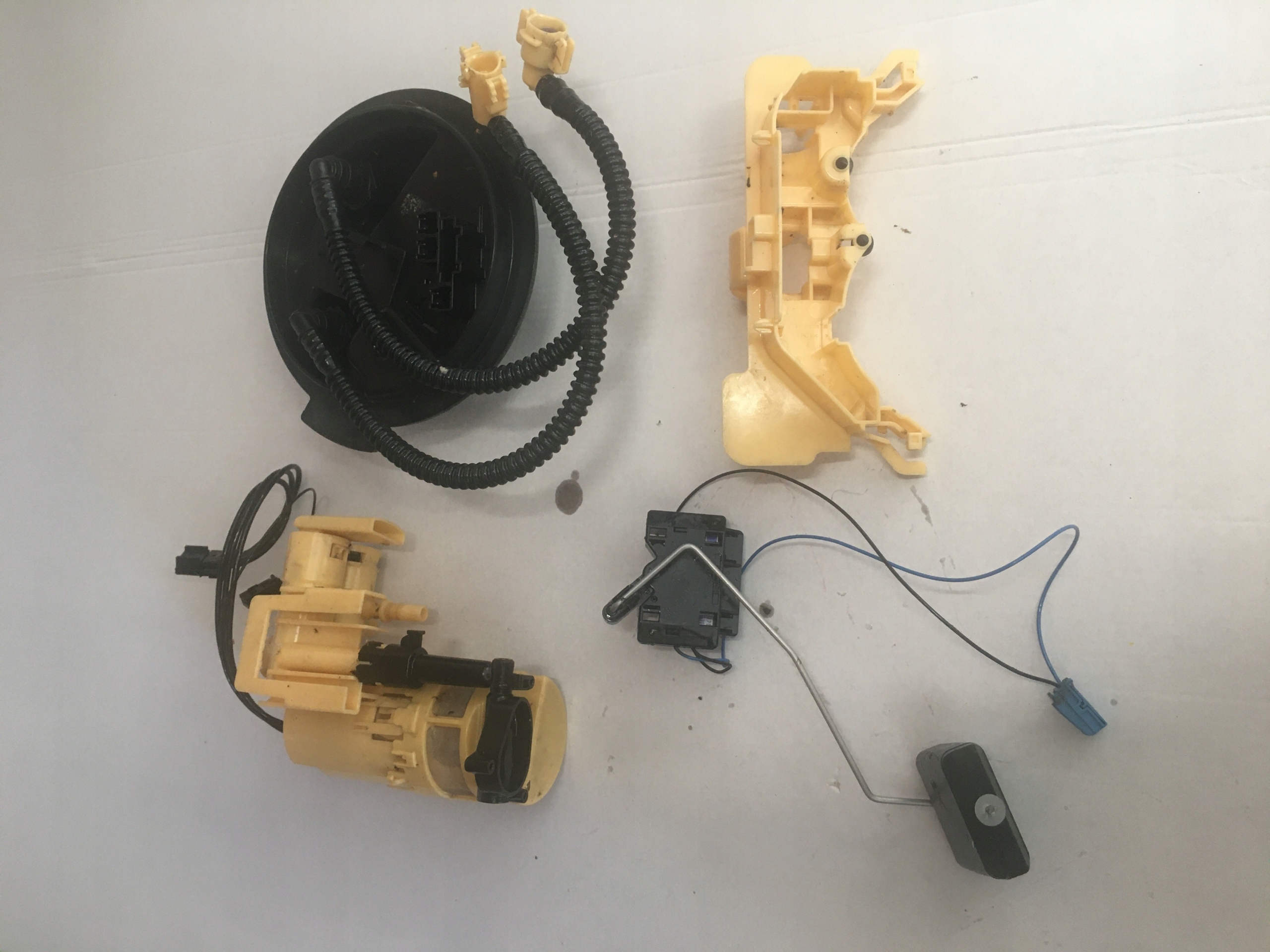 A2054701694 - Топливный насос MERCEDES C Class W205 1.6 CDI