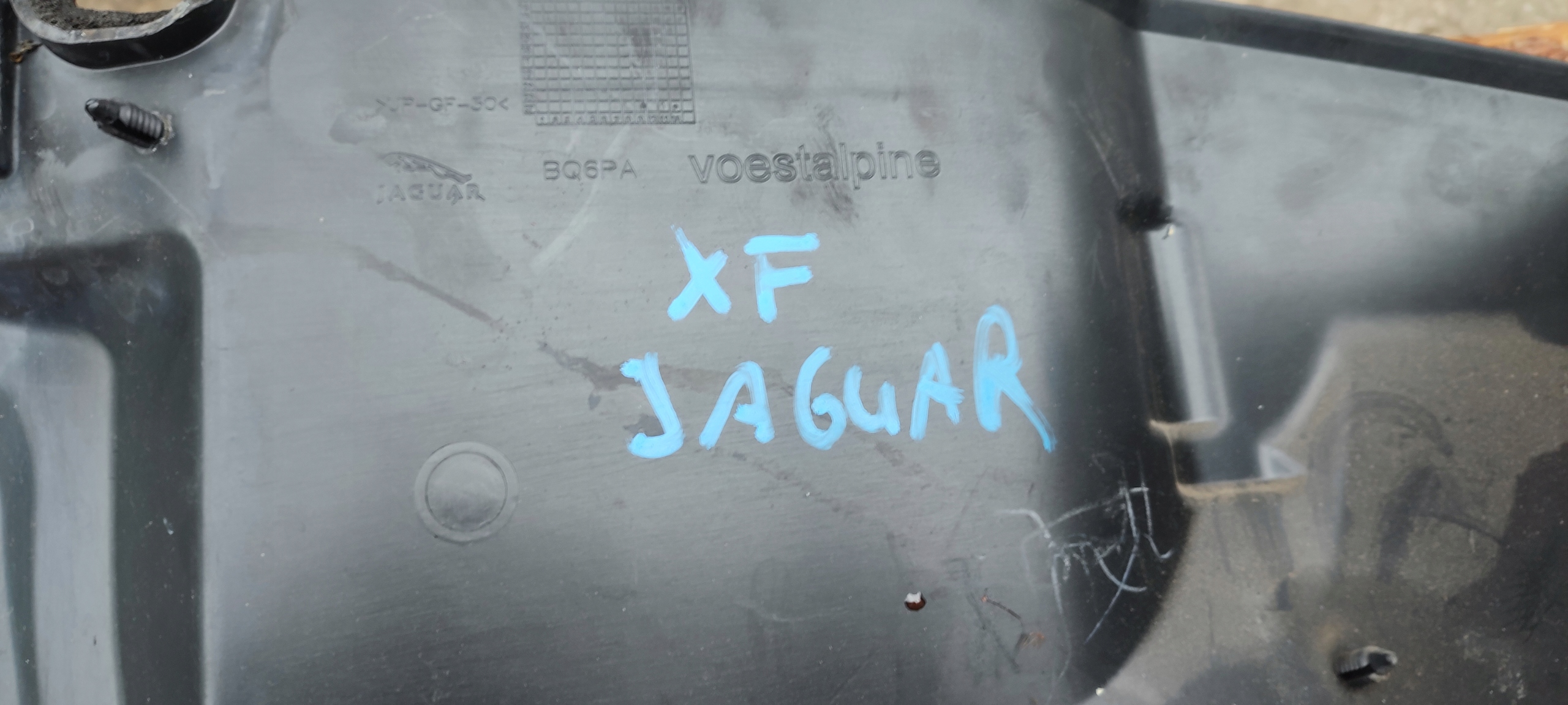 cover partition wall Jaguar XF X250