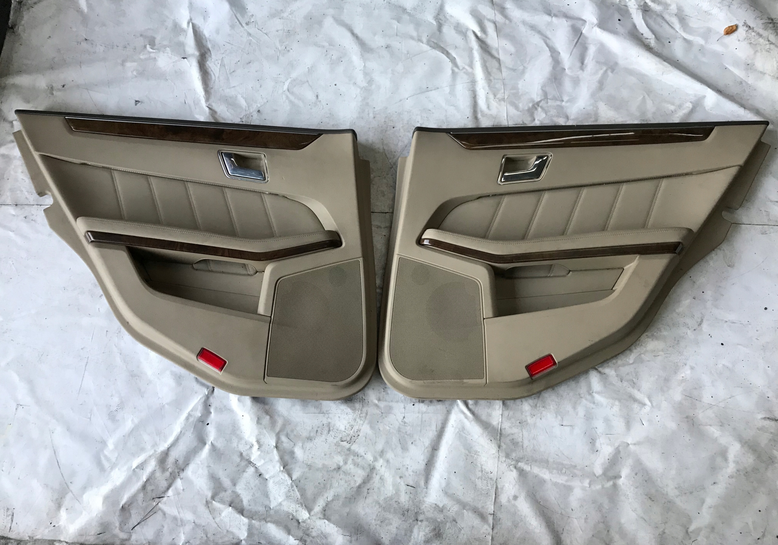 MERCEDES W212 09-16 TAPICERKA BOCZEK DRZWI TYŁ EU