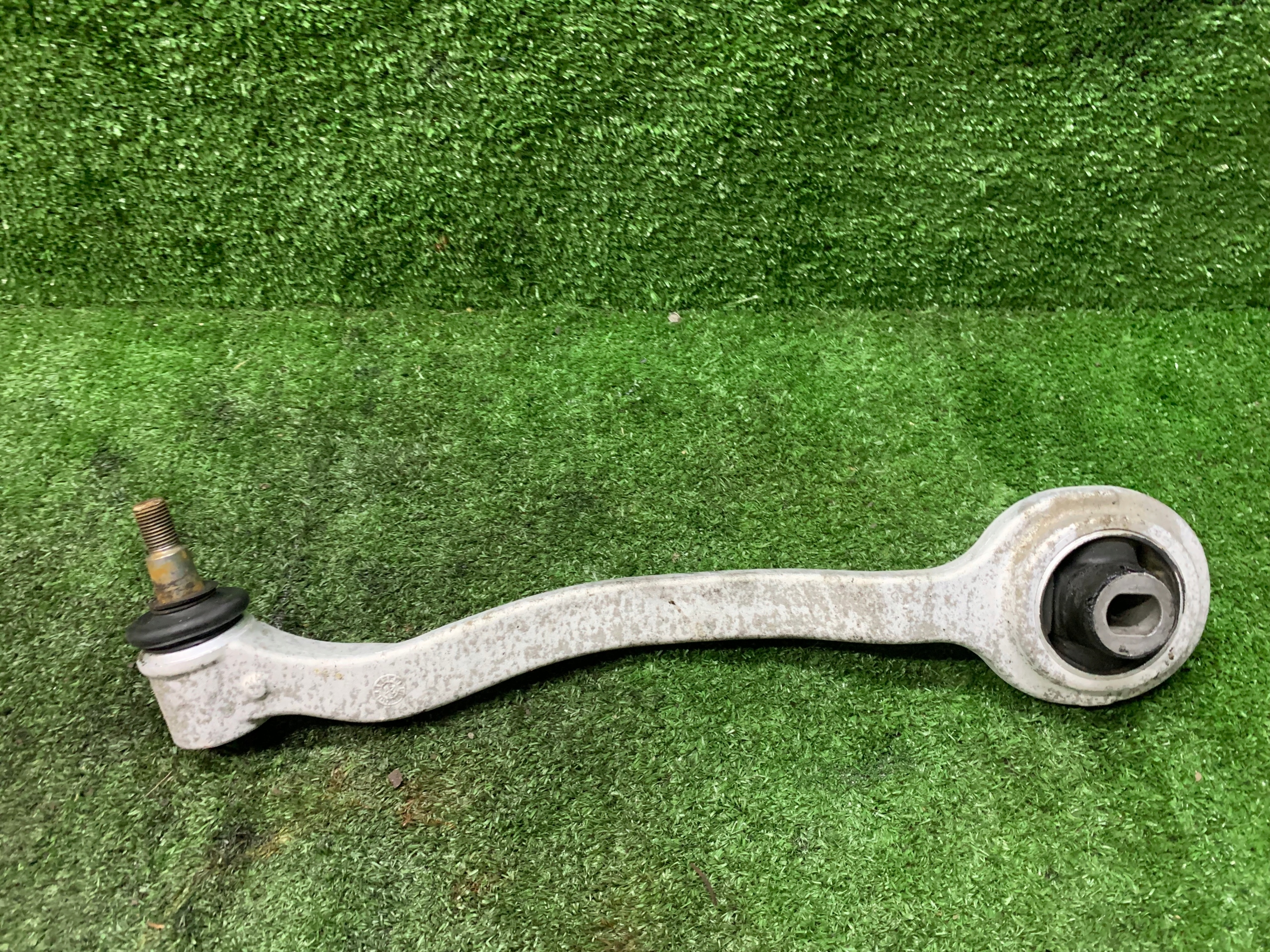 Mercedes S klasa W220 arm left front front lower
