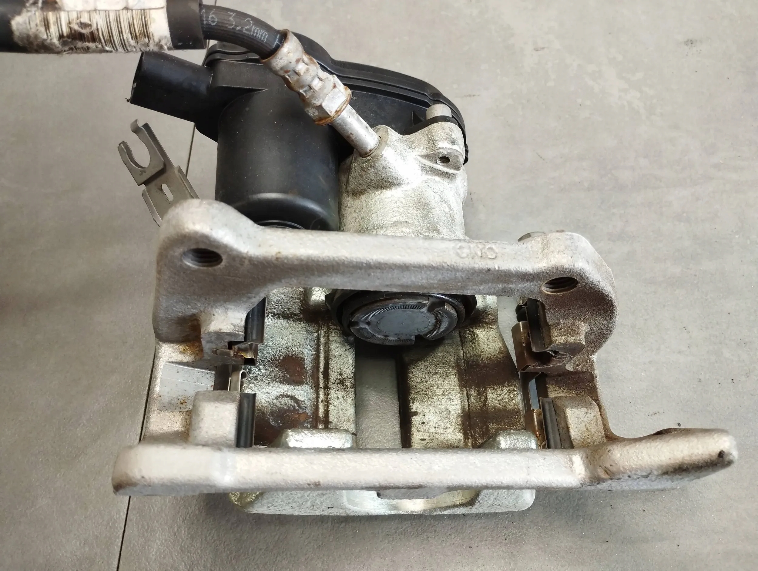 Audi A6 C7 4G caliper left rear part 4G0405BE
