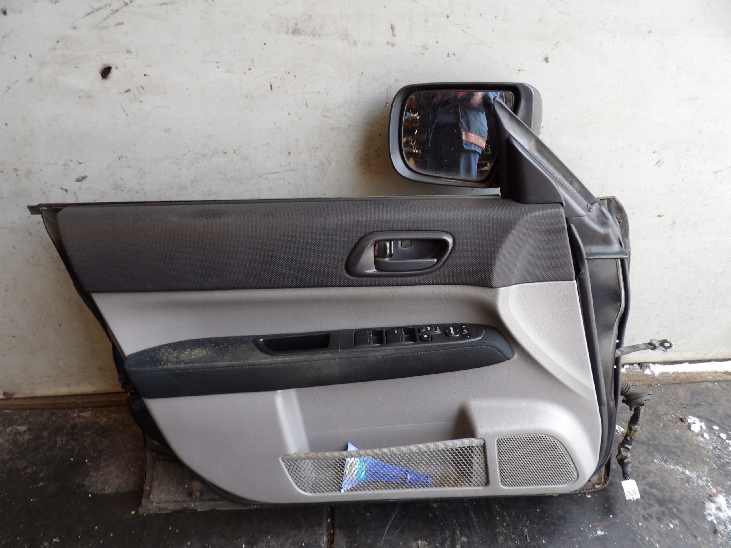 Subaru Forester II door front left lift