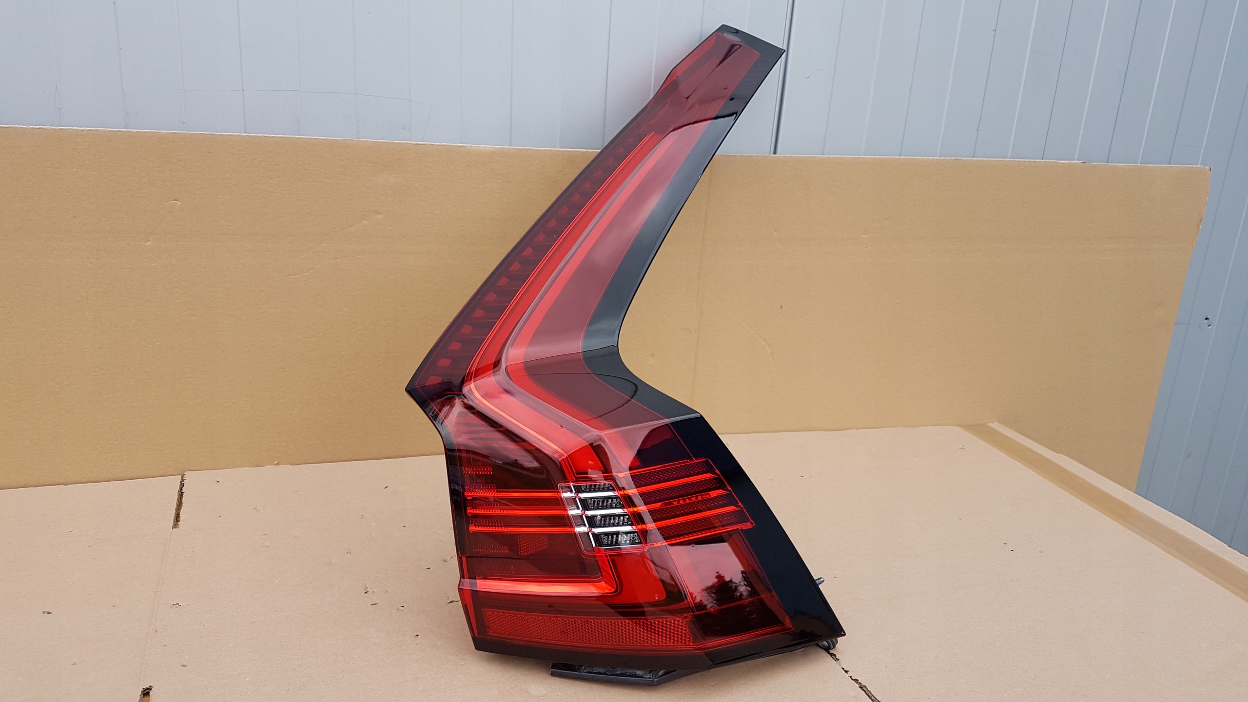 LAMPA TYŁ PRAWA VOLVO V90 II LIFT LED Numer katalogowy części LAMPA TYŁ PRAWA VOLVO V90 II LIFT LED