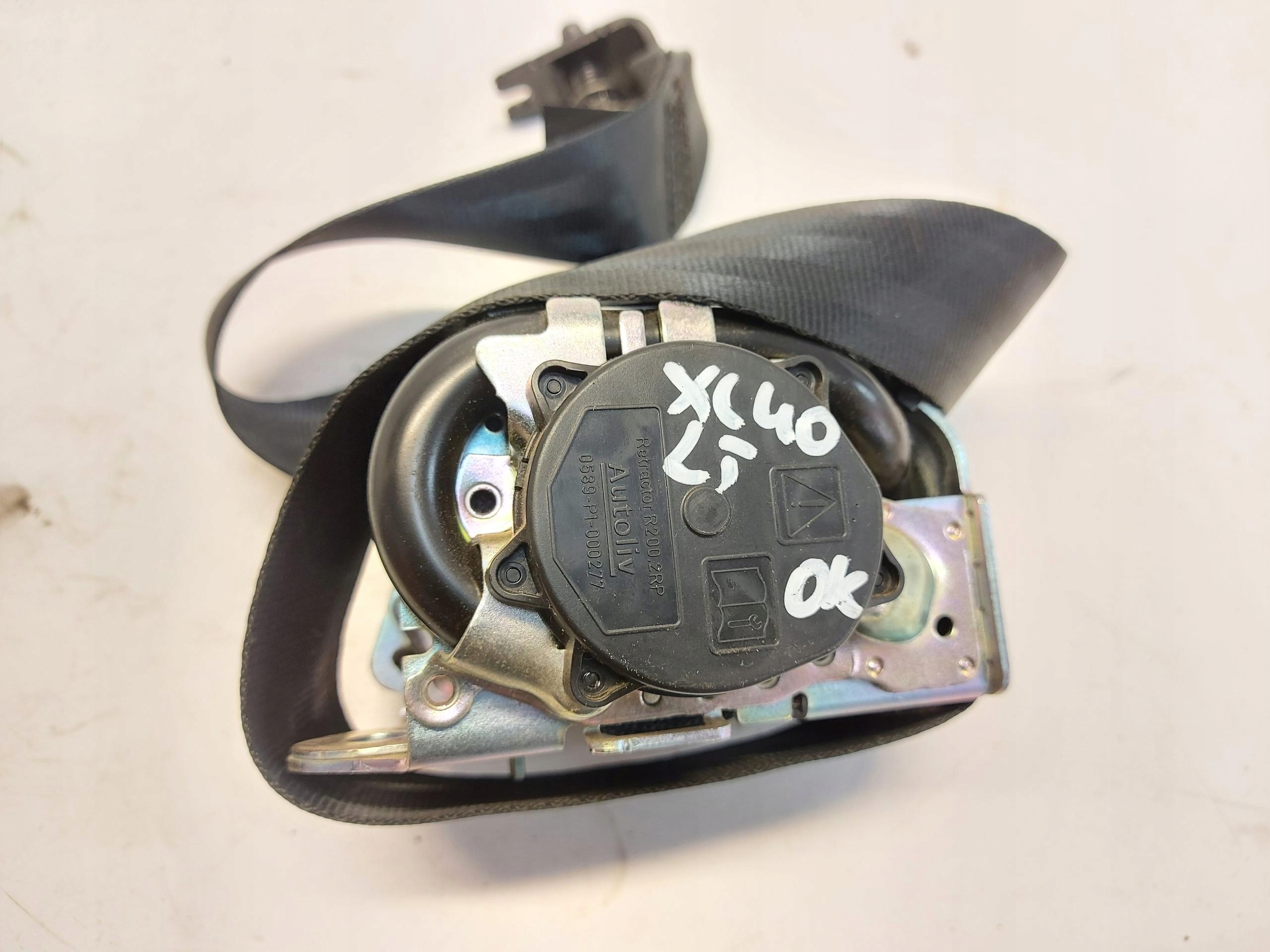 VOLVO XC40 D3 Gurten Sicherheits heck links