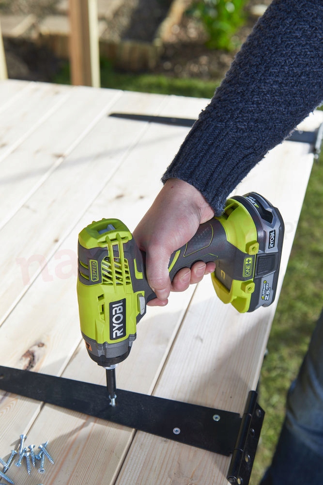 ZAKRĘTARKA UDAROWA KLUCZ RYOBI WALIZKA+GRATIS Maksymalny moment obrotowy 220 Nm