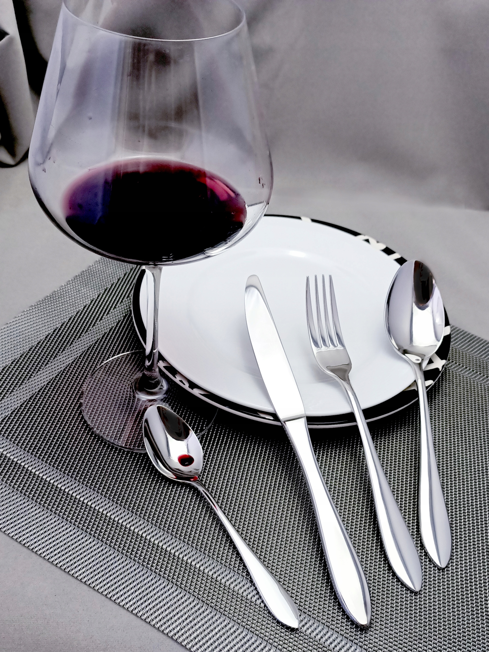 ZESTAW KOMPLET SZTUĆCÓW NIERDZEWNYCH 24 el 6os PREMIUM 18/10 POŁYSK Linia DAISY