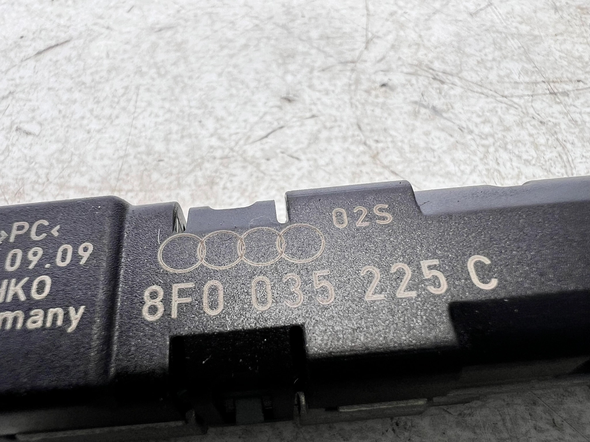 ANTENA verstärker antenne AUDI A5 8T CABRIO 8F0035225C