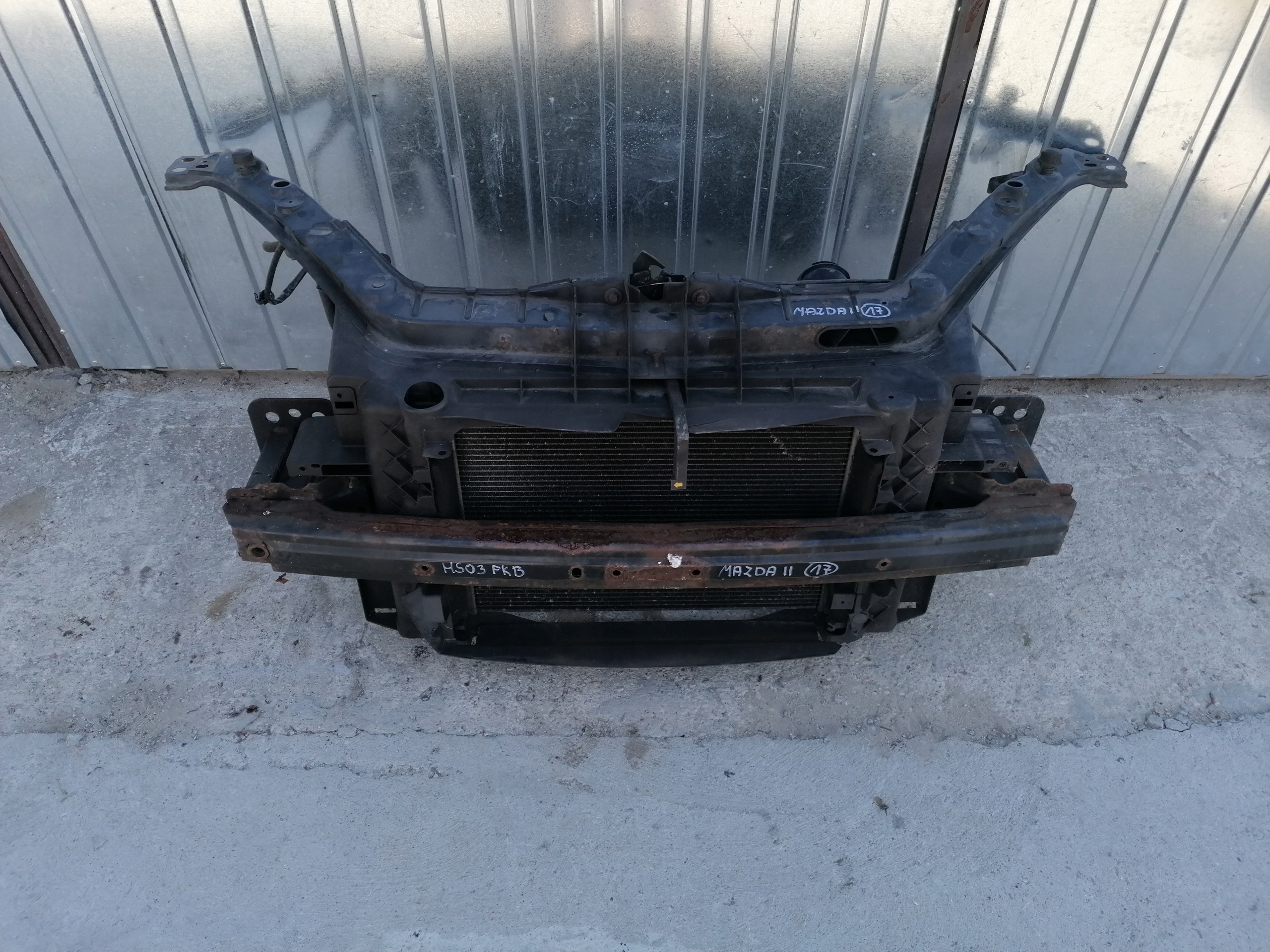 панель передняя / телевизор mazda II DY MK1 1.4d 03-08