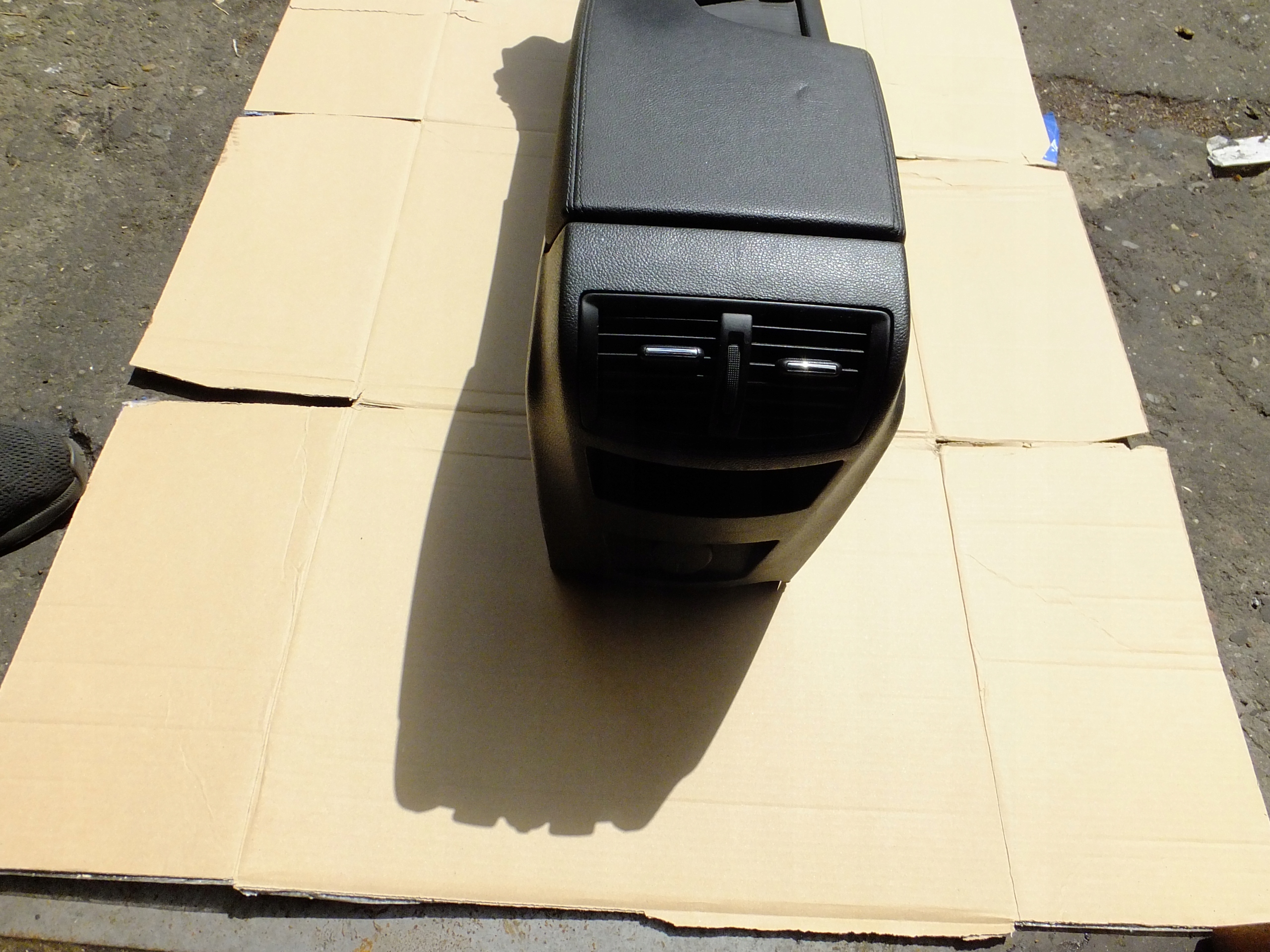 bracciolo tunel opel insignia a 2010r EUROPA