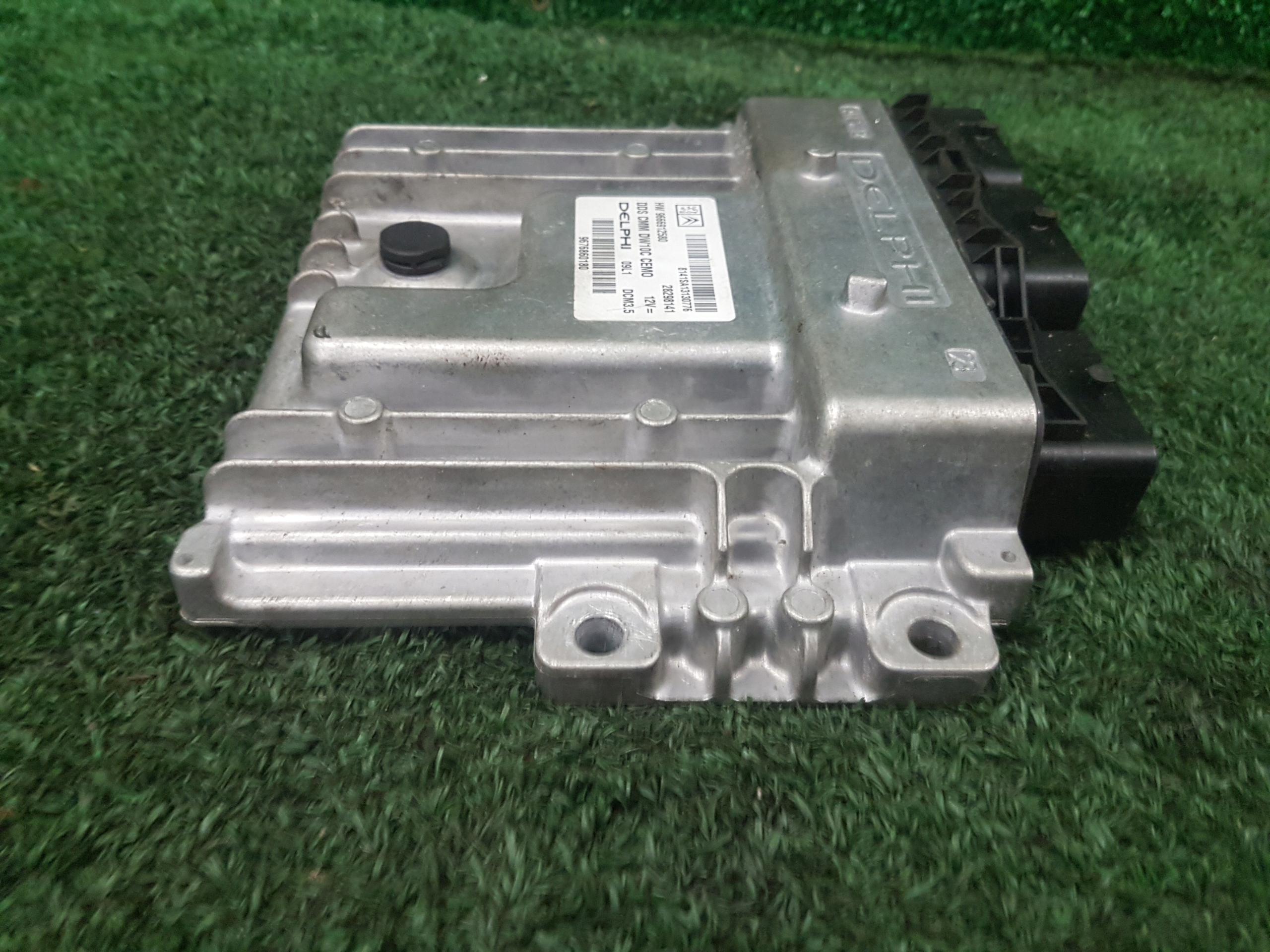 computer of the engine control unit CITROEN C5 III 9666912580