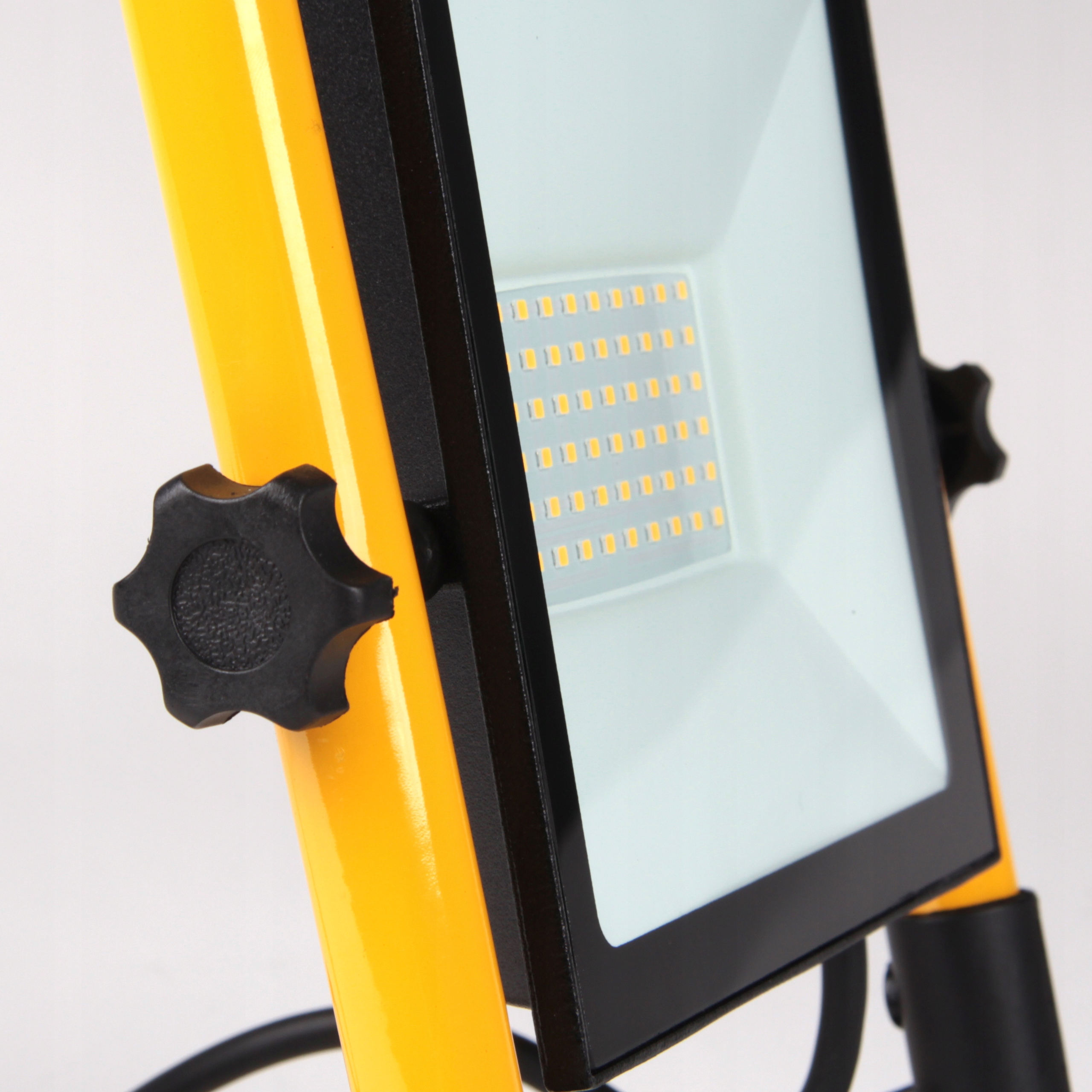 HALOGEN LED roboczy NAŚWIETLACZ budowlany z rączką Jasność 4500 lm