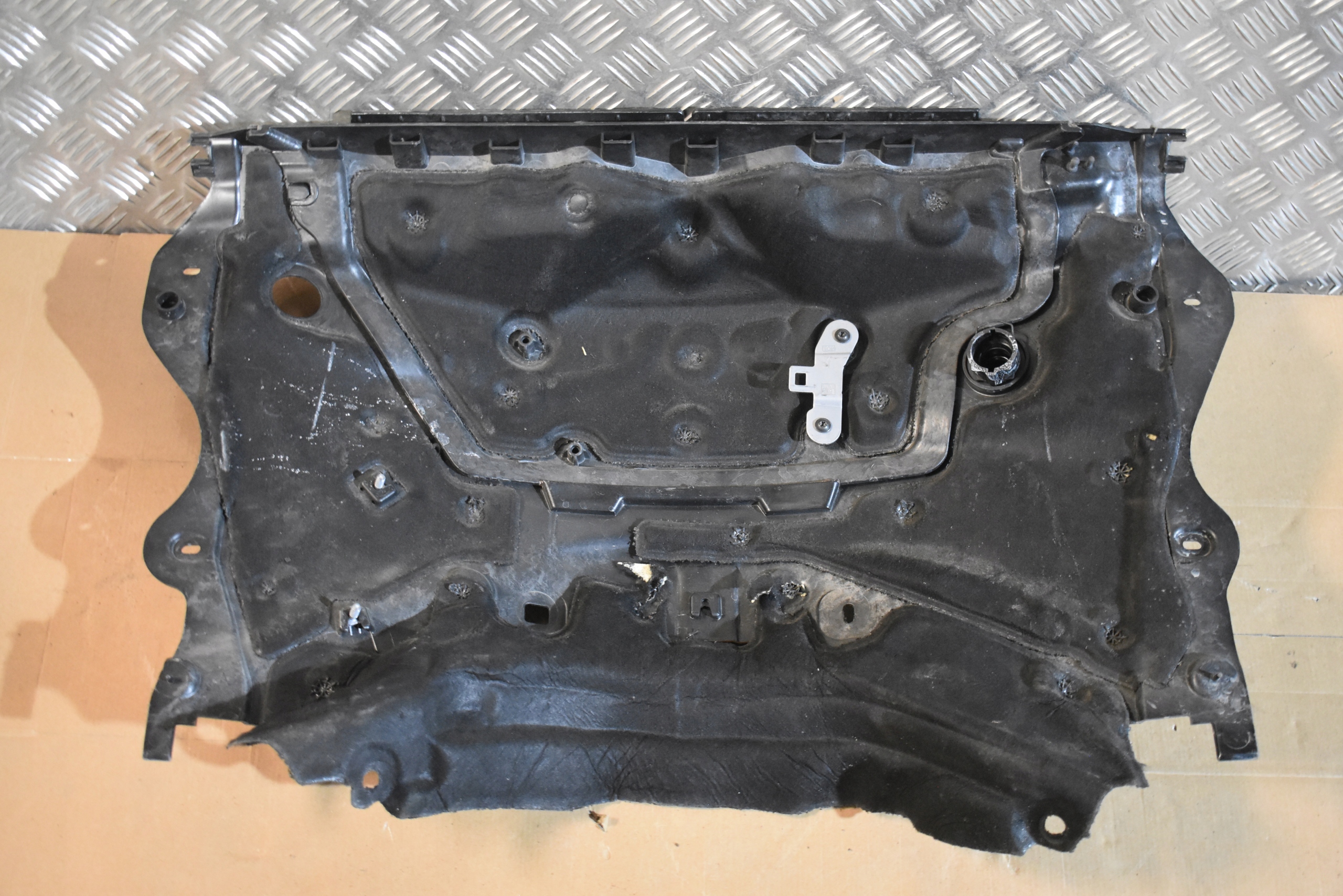 IDEALNA Blende Abdeckung wärmblech MERCEDES W167 1
