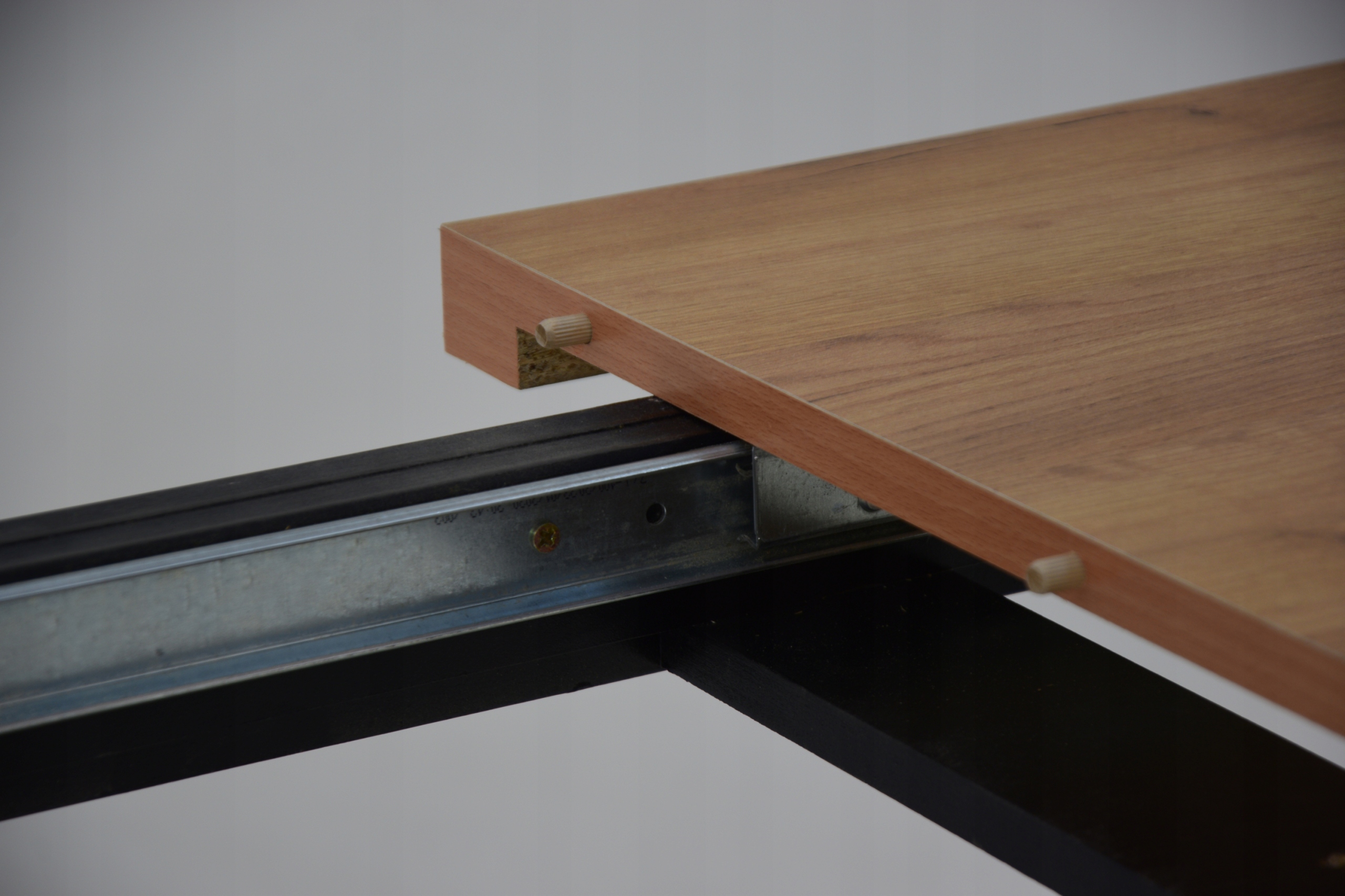 Solidny stół na metalowej podstawie 90x160/240 Marka inna