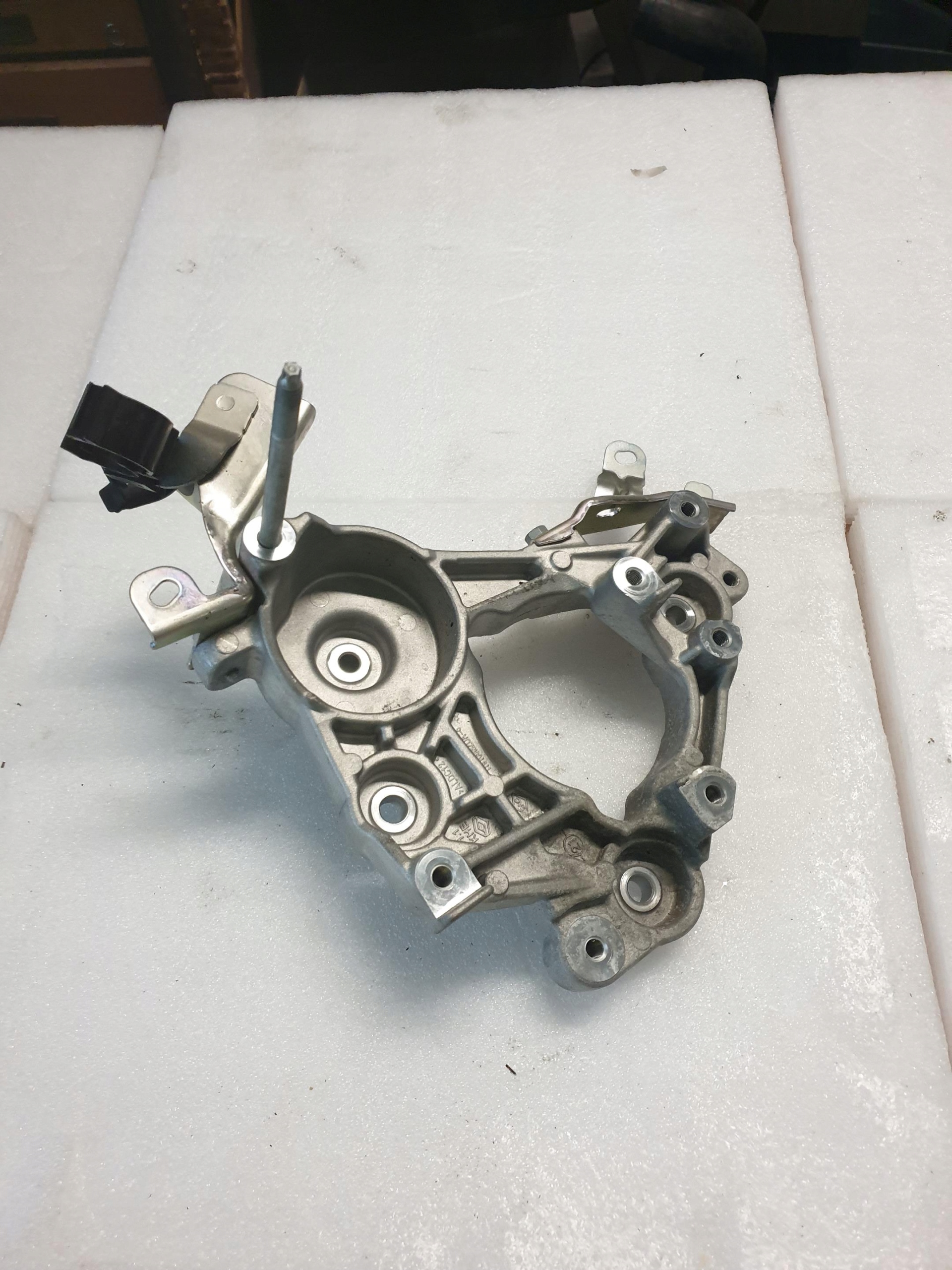 Support Kompresora Climatisateur air conditionné RENAULT MEGANE V E-TECH 2022