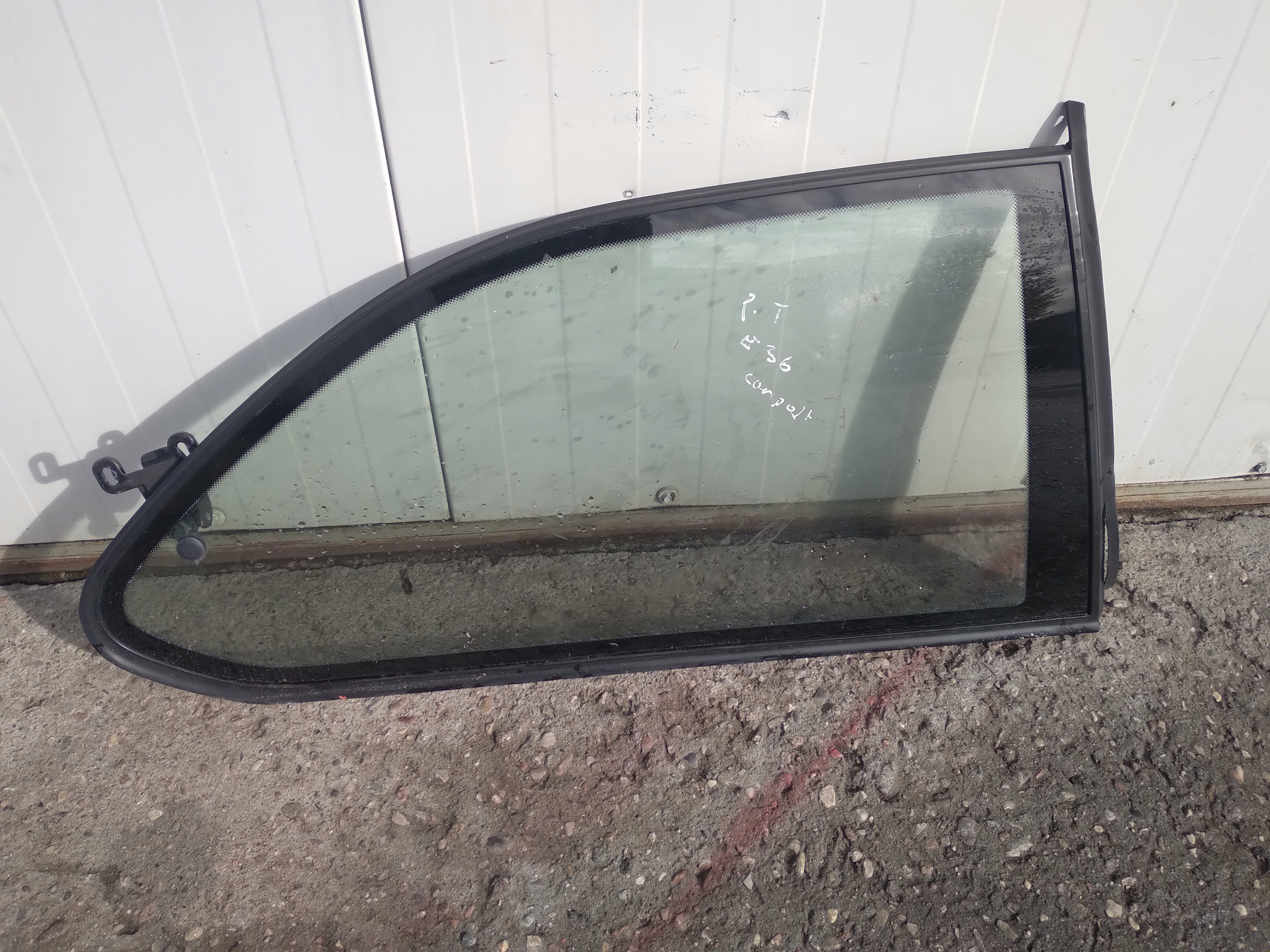 BMW E36 compact szyba boczna prawa tył