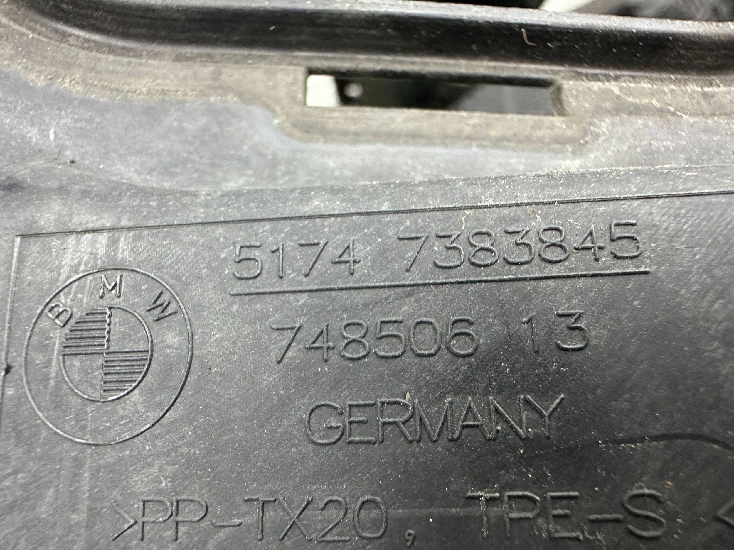 drain air BMW 5 G30 G31 7383845