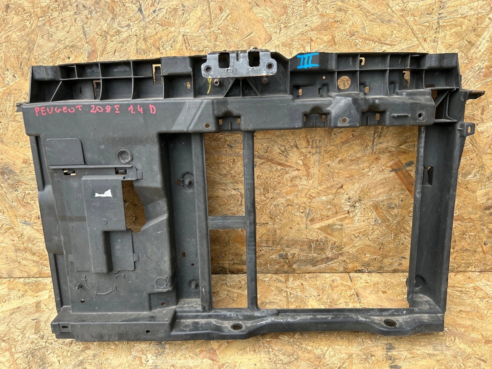 support panel for radiators pillar iron Peugeot 208 and